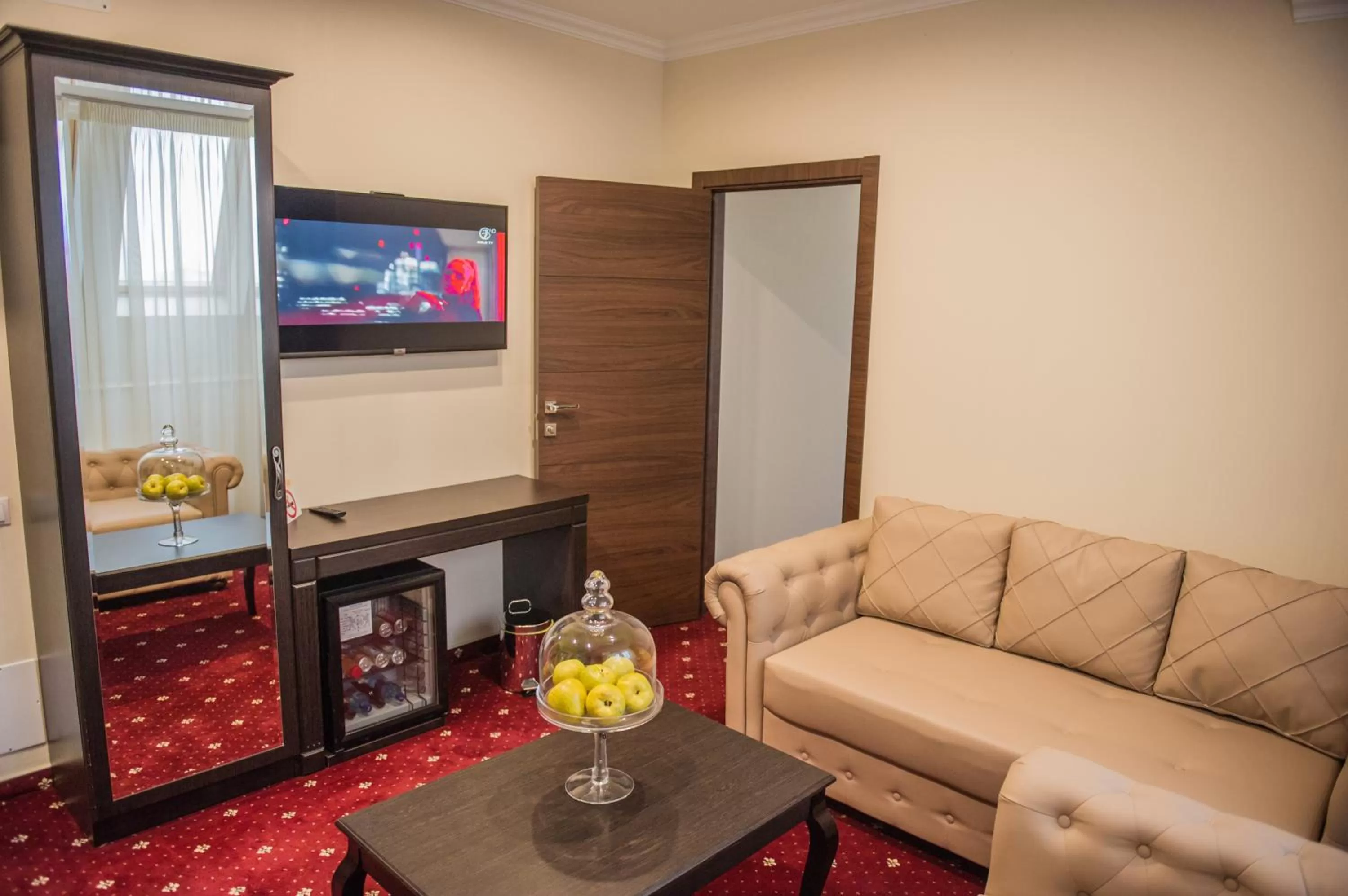 Communal lounge/ TV room in Bernardazzi Grand Hotel