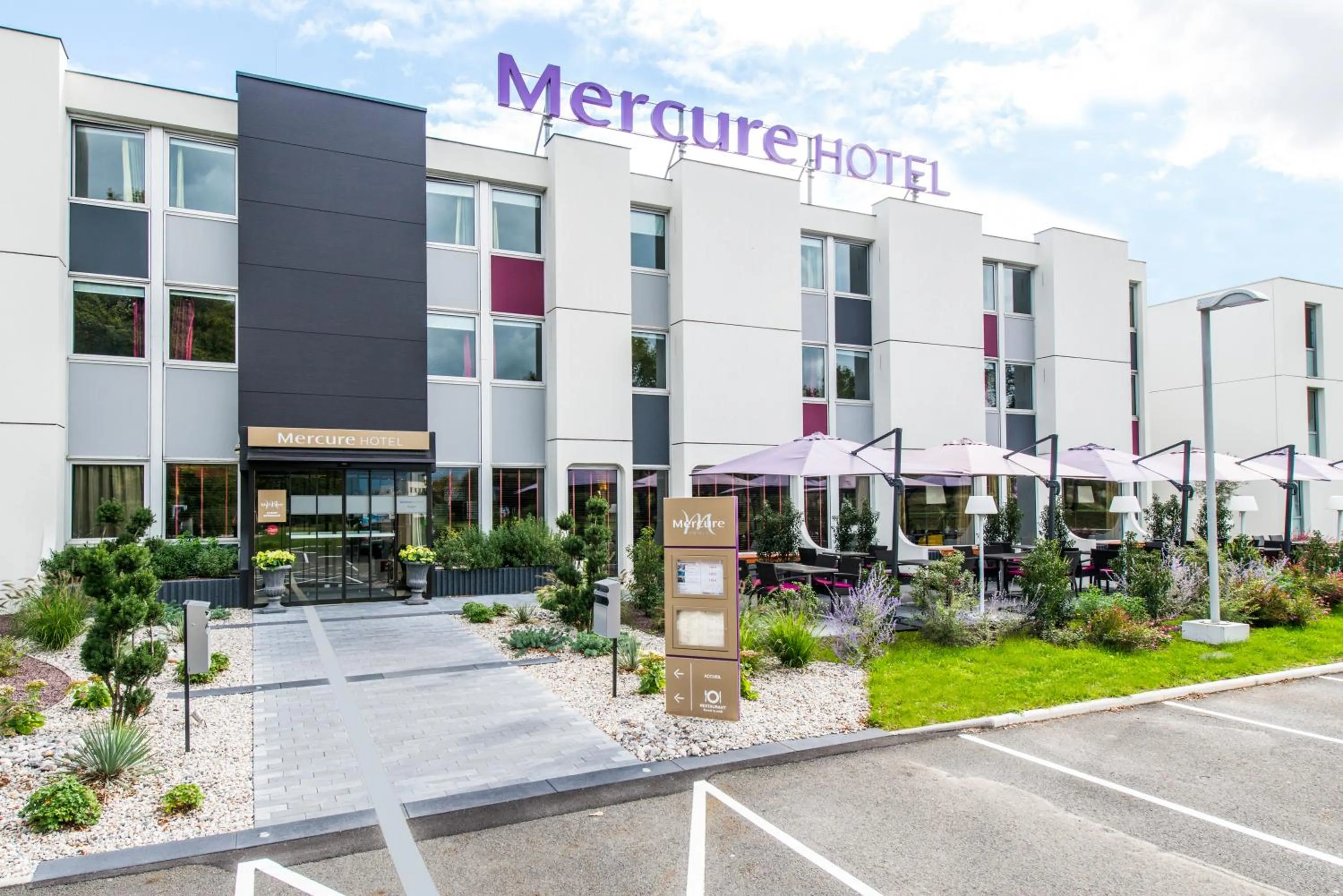 Property building in Mercure Le Mans Batignolles - Hotel & Spa