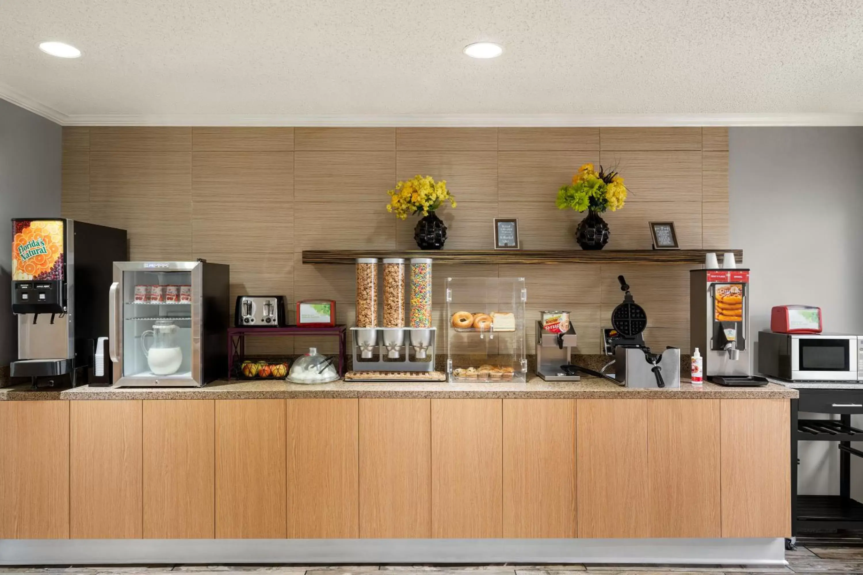 Coffee/tea facilities in La Quinta by Wyndham Chicago Tinley Park