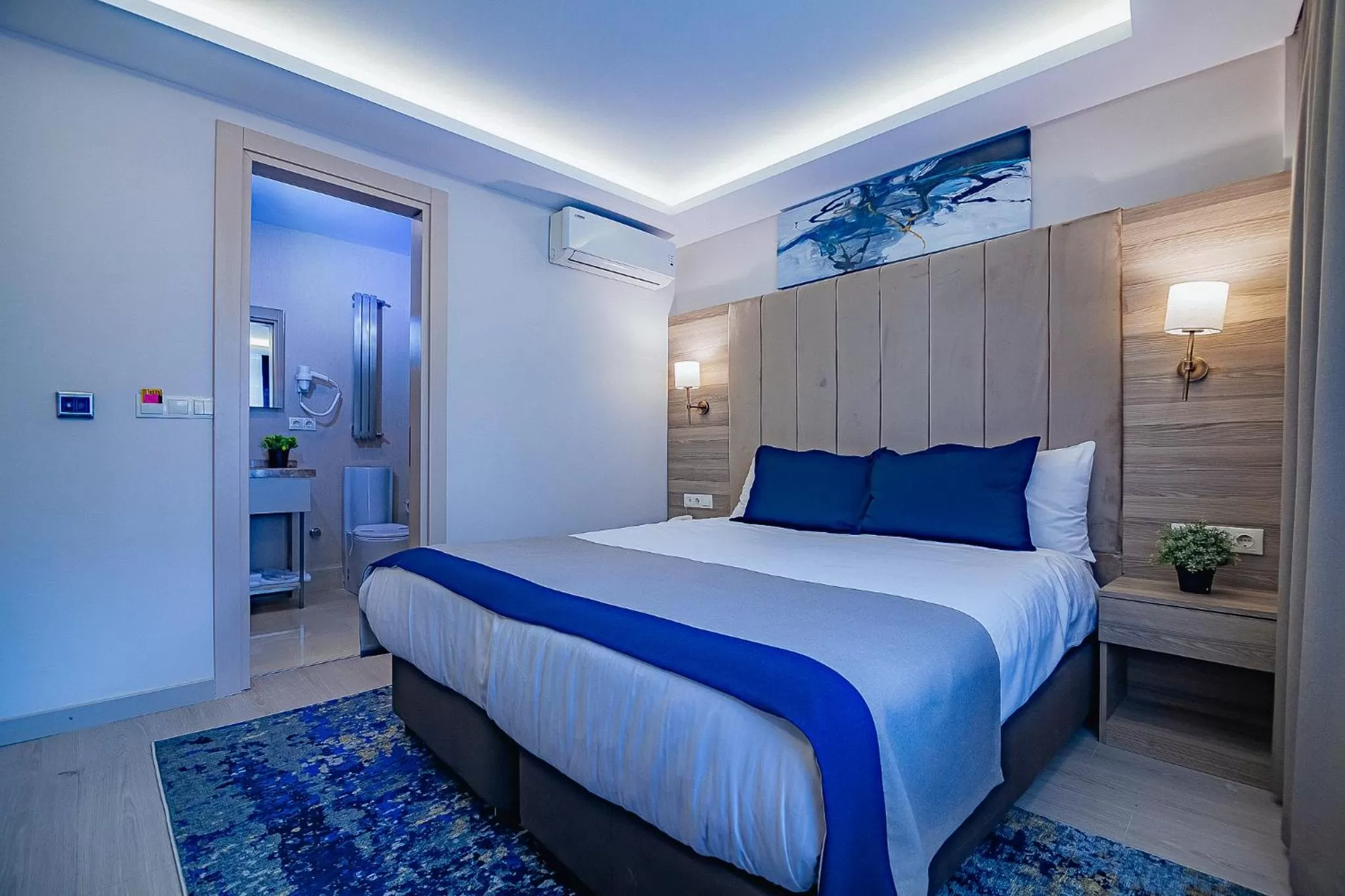 Photo of the whole room, Bed in The Milltown Hotel