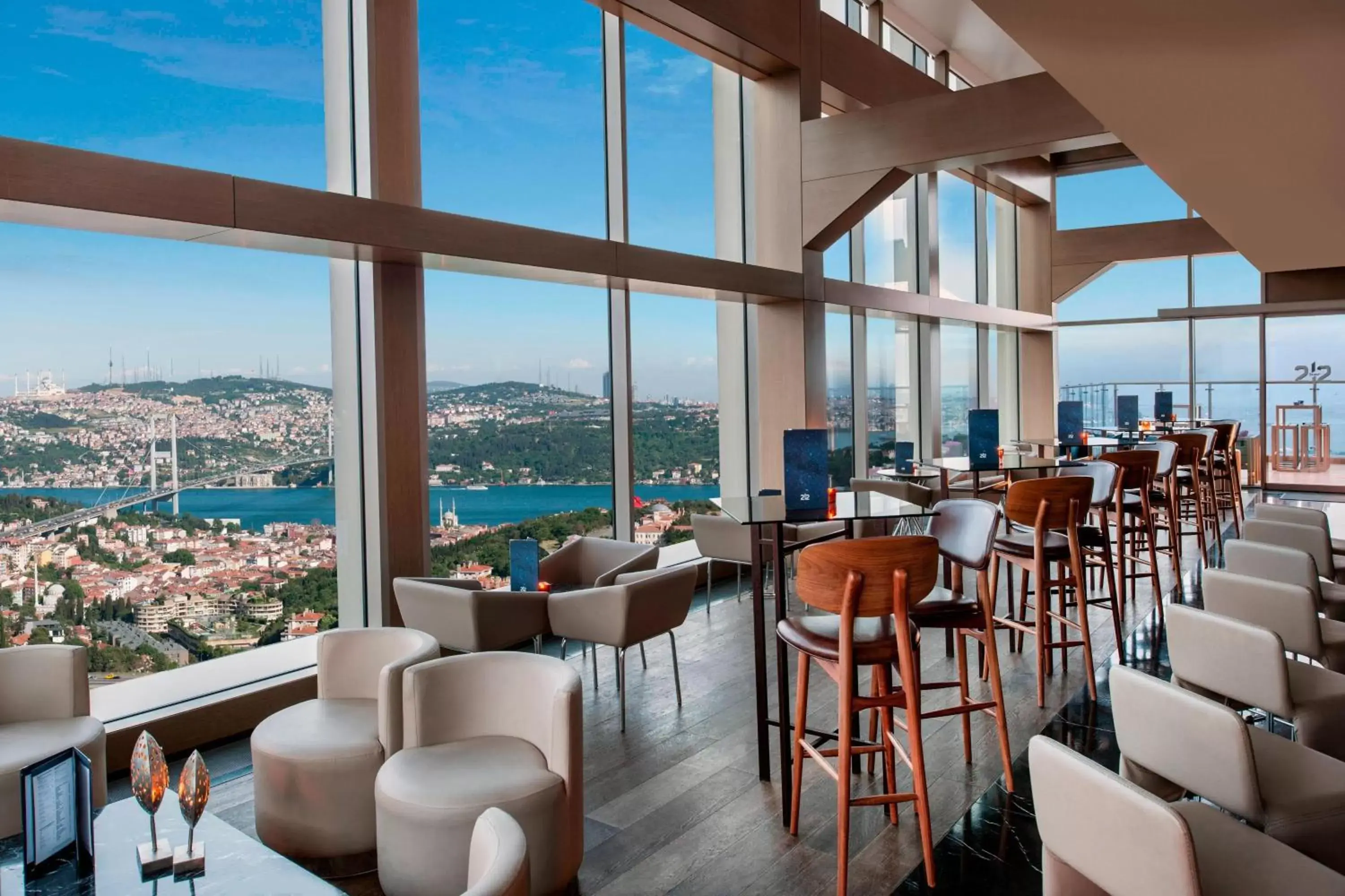 Restaurant/places to eat in Renaissance Istanbul Polat Bosphorus Hotel