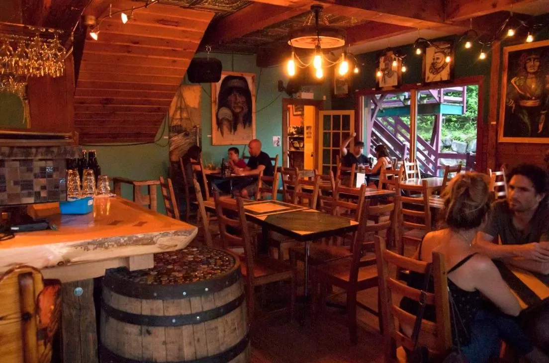 Restaurant/places to eat in Auberge Micro-Brasserie Le Baril Roulant