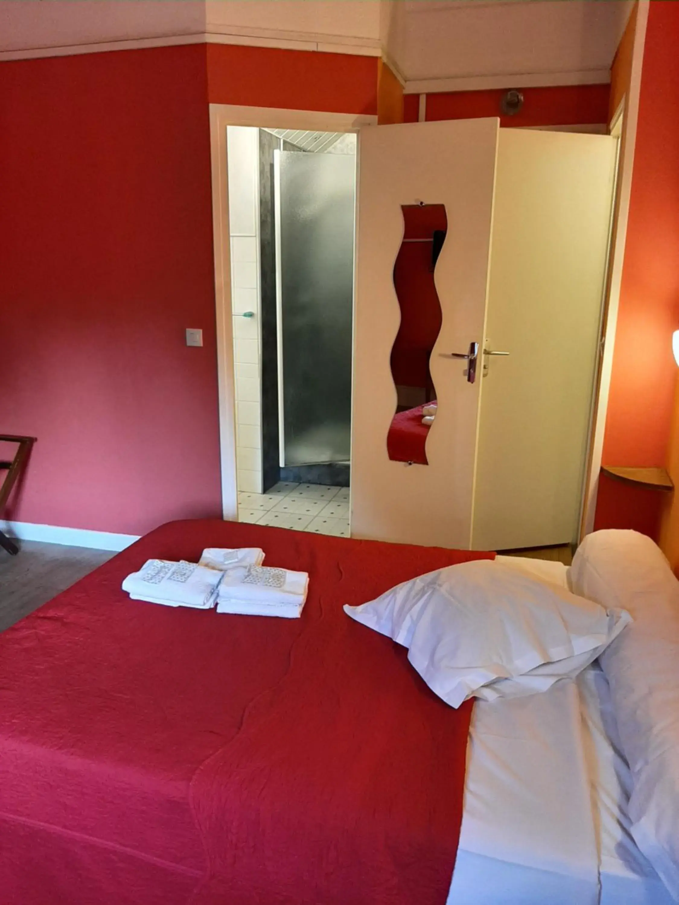 Bed in Hotel du Cygne