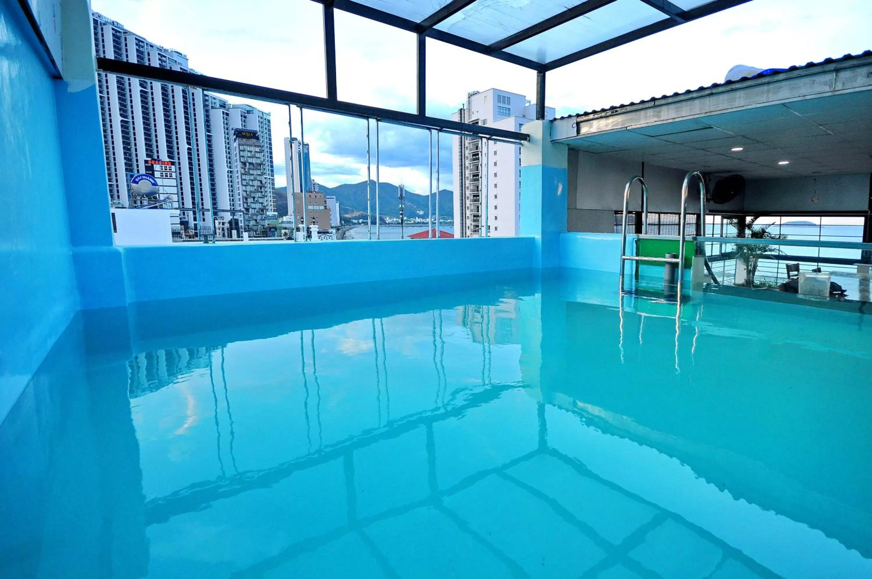 Swimming pool in Arise Seaside Hotel