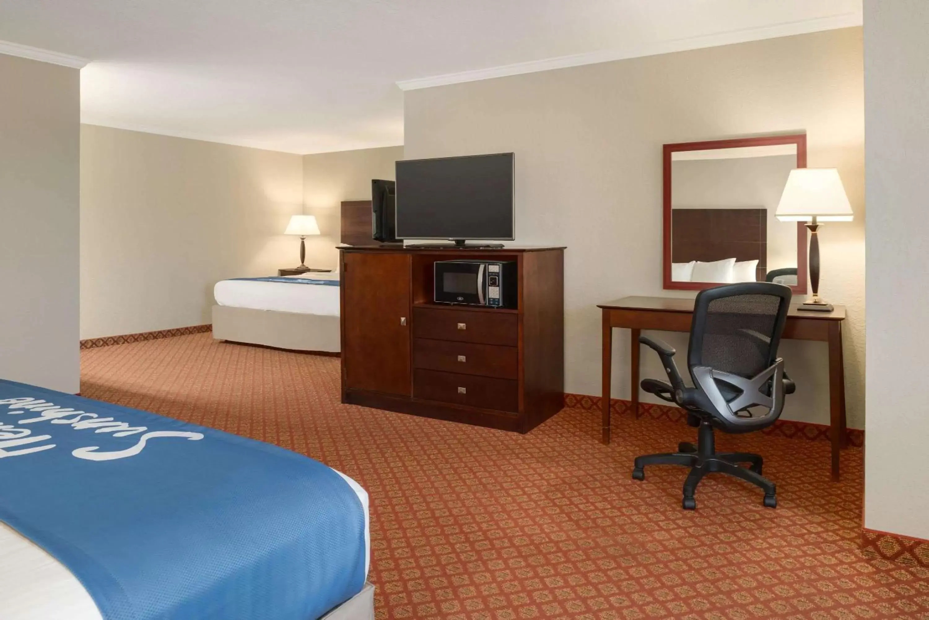 Photo of the whole room, TV/Entertainment Center in Days Inn by Wyndham Whitmore Lake