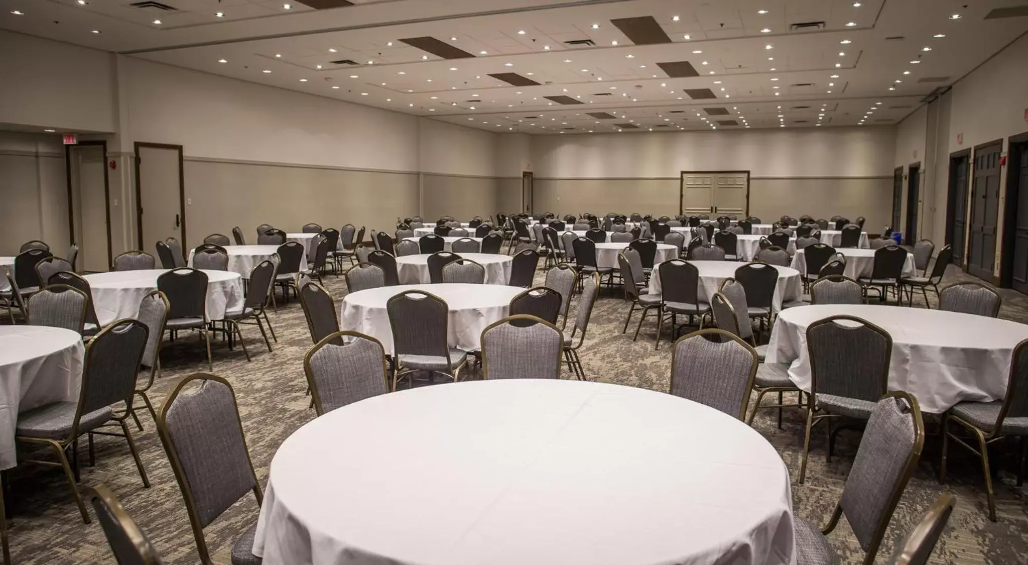 Meeting/conference room in Holiday Inn Express & Suites Tremblant, an IHG Hotel