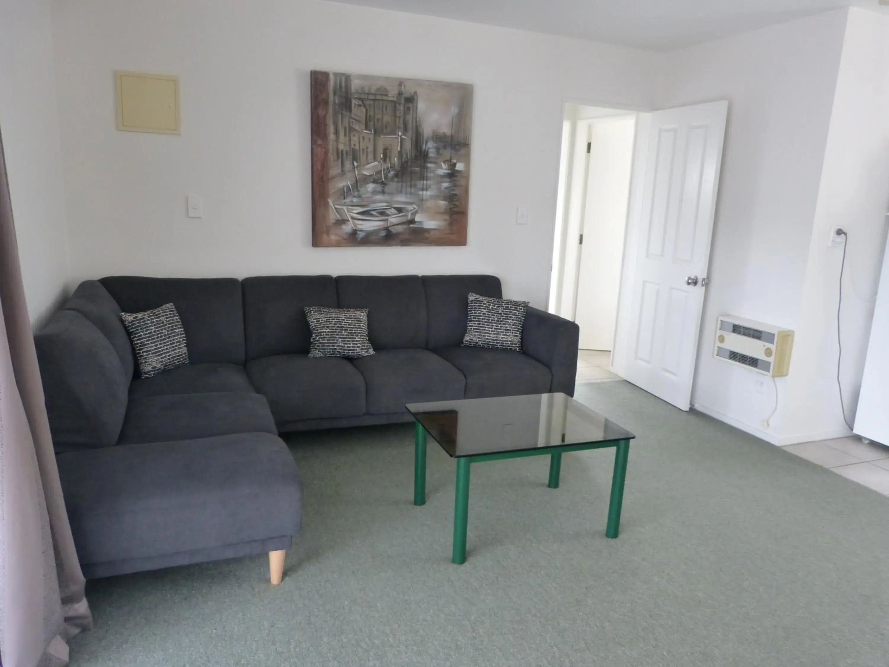 Lounge or bar, Seating Area in Blake Court Motel