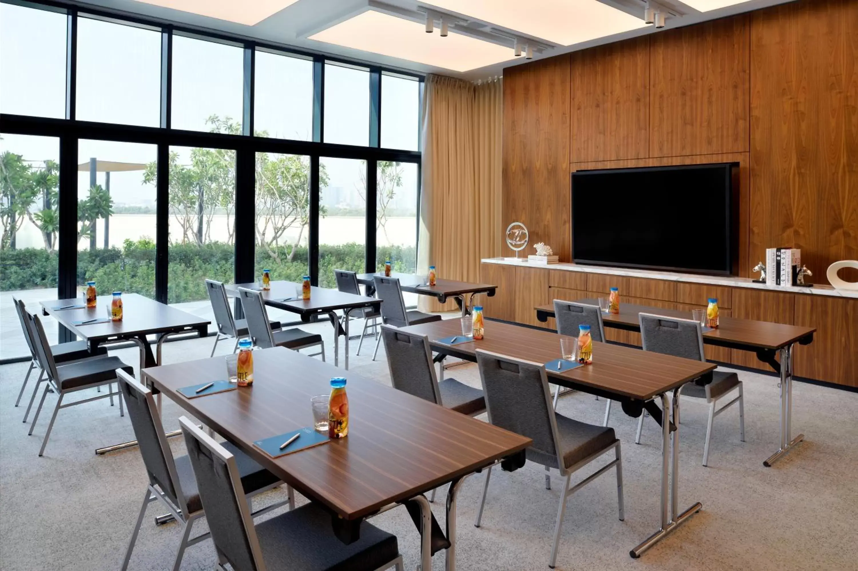 Meeting/conference room, Restaurant/Places to Eat in Vida Emirates Hills
