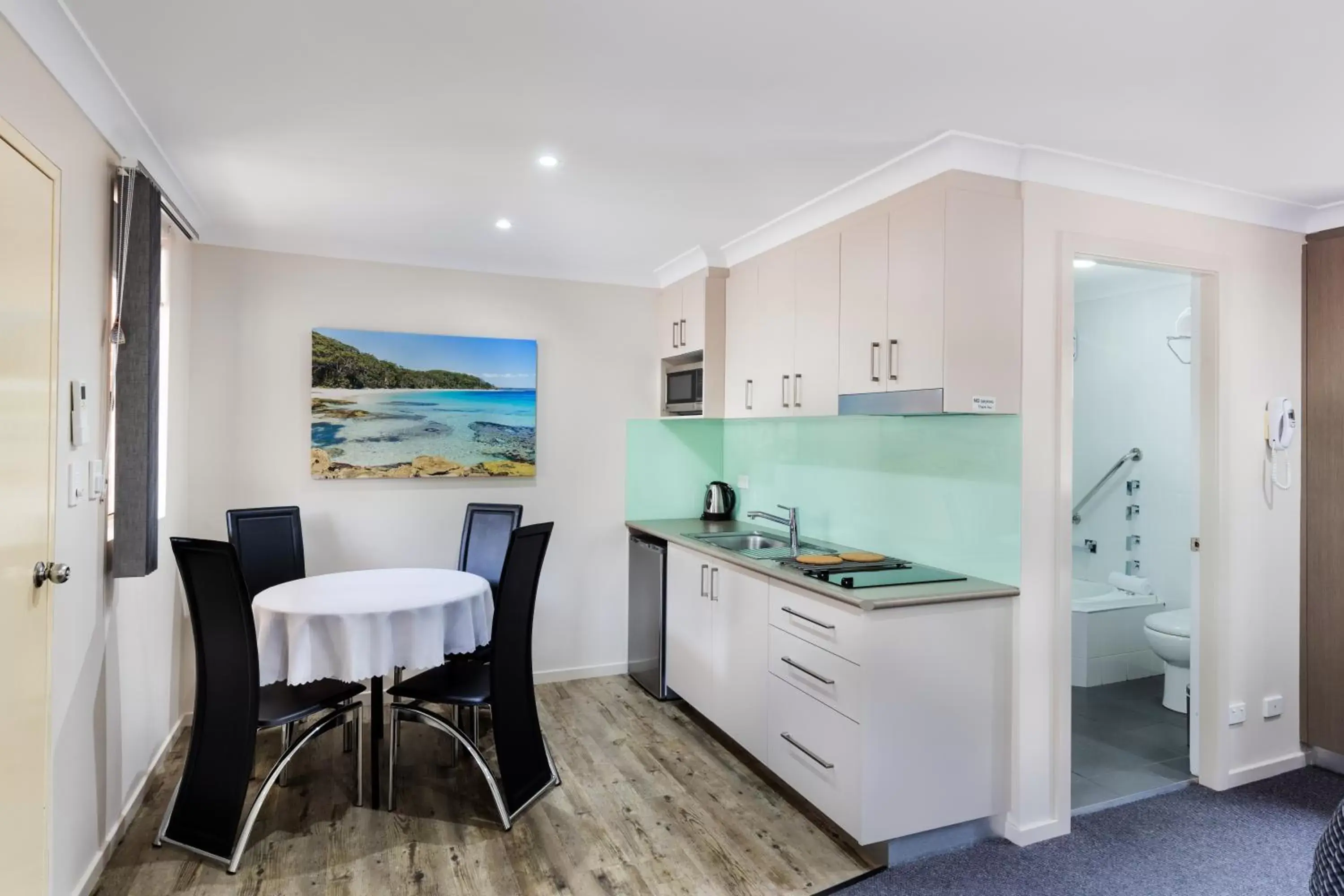 Dining area, Kitchen/Kitchenette in Dolphin Shores