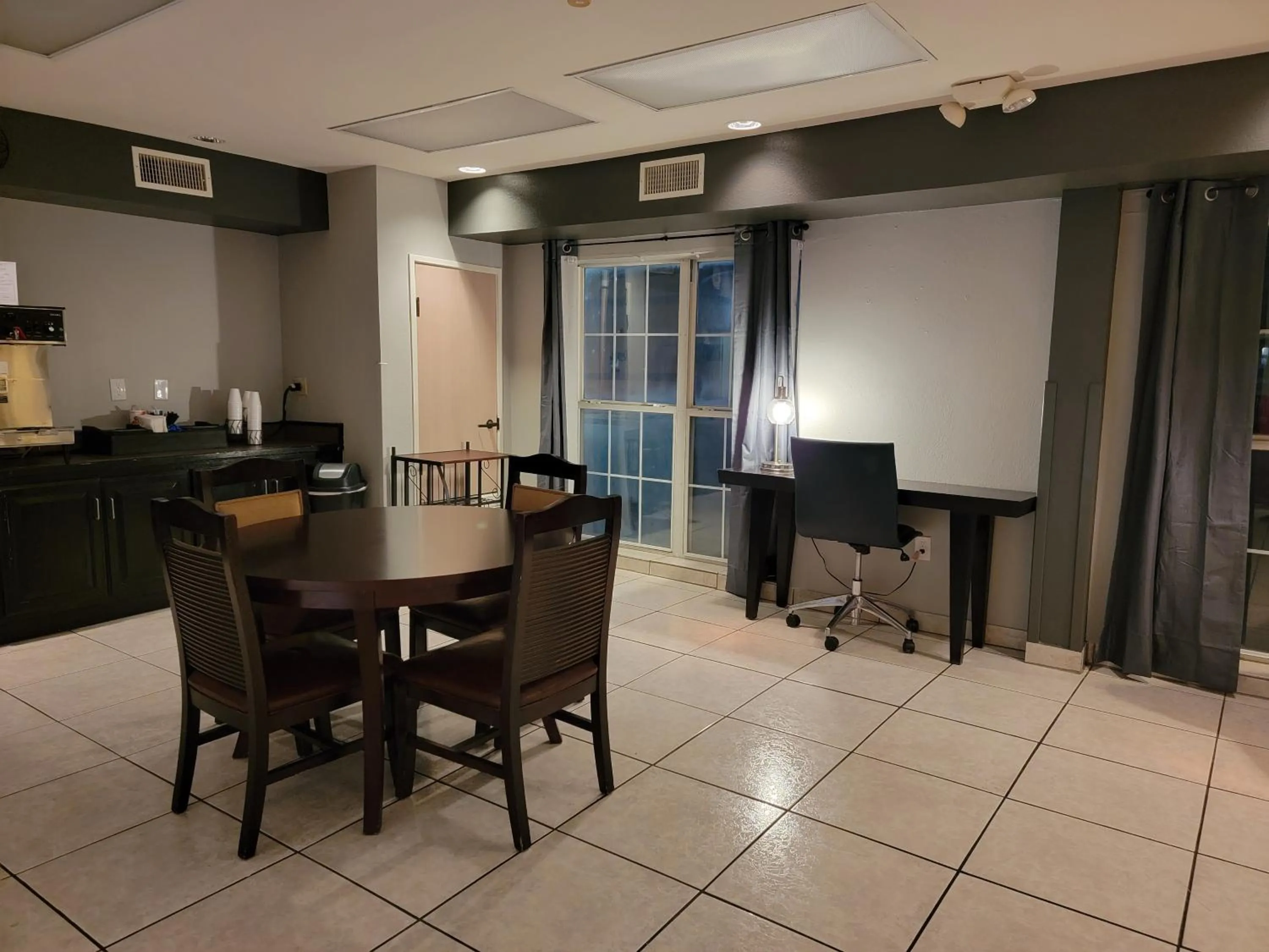 Business facilities in Extend-a-Suites - Extended Stay, I-40 Amarillo West