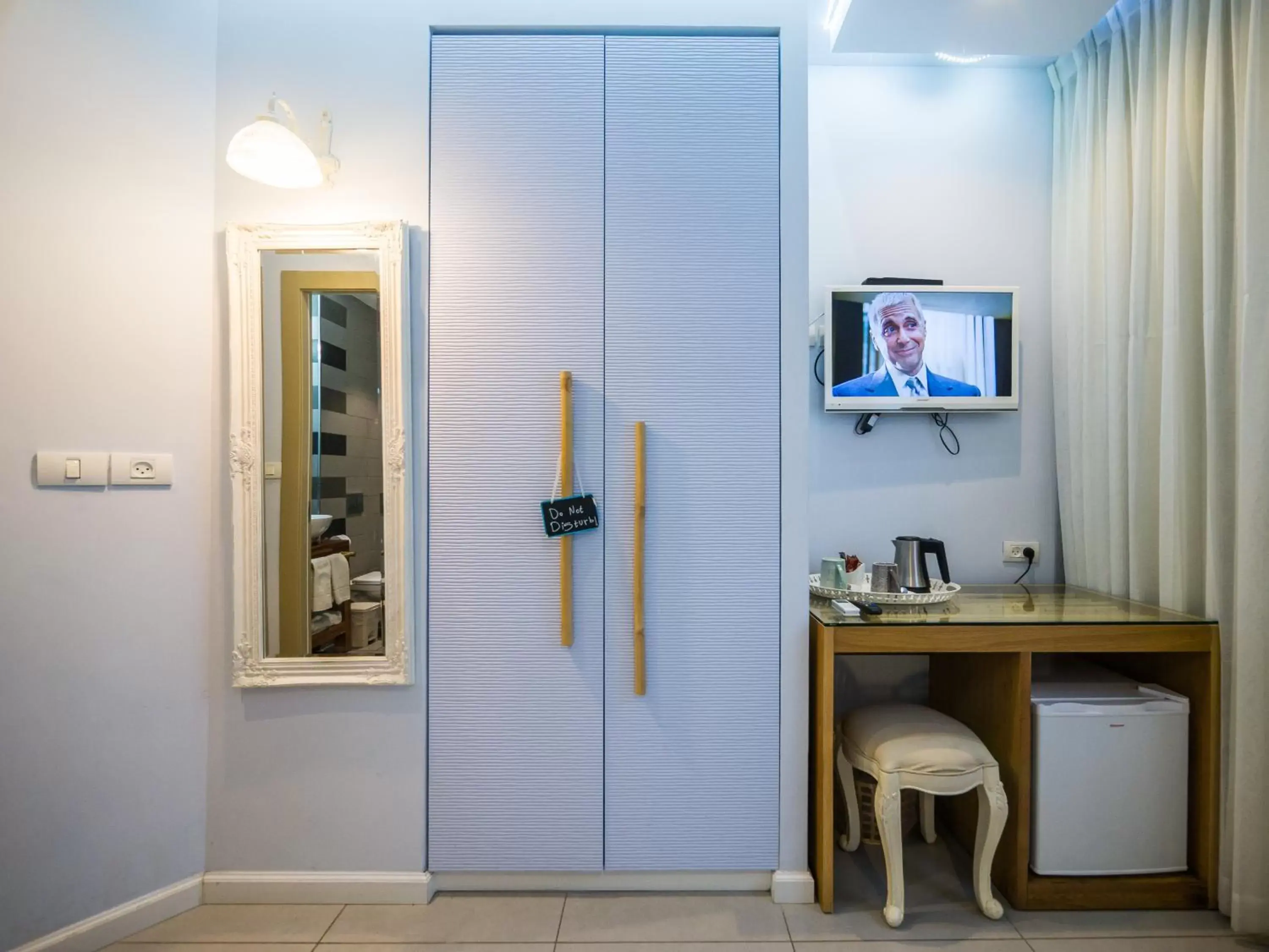 Bedroom, TV/Entertainment Center in Bat Galim Boutique Hotel