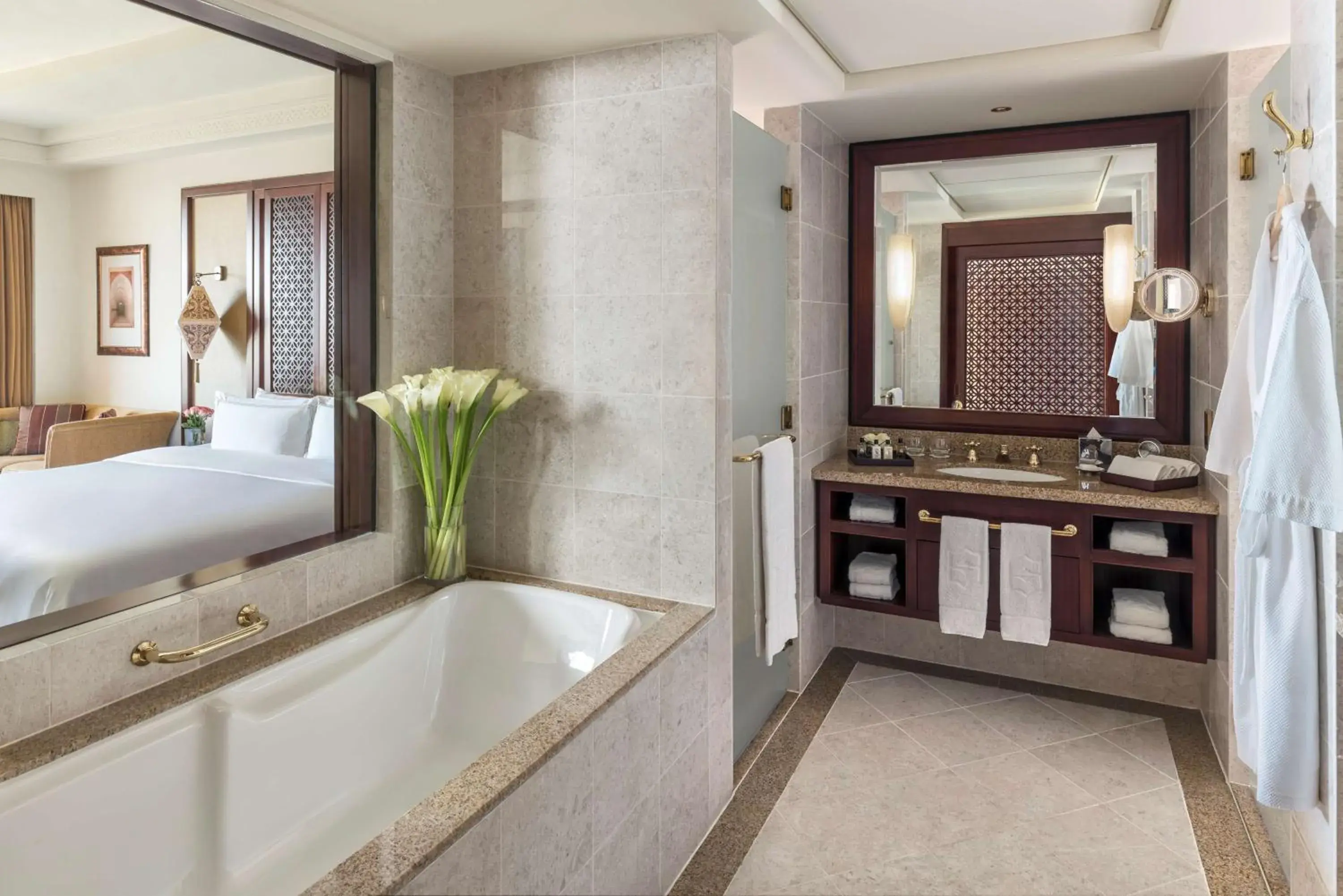 Photo of the whole room, Bathroom in Shangri-La Al Husn Resort & Spa