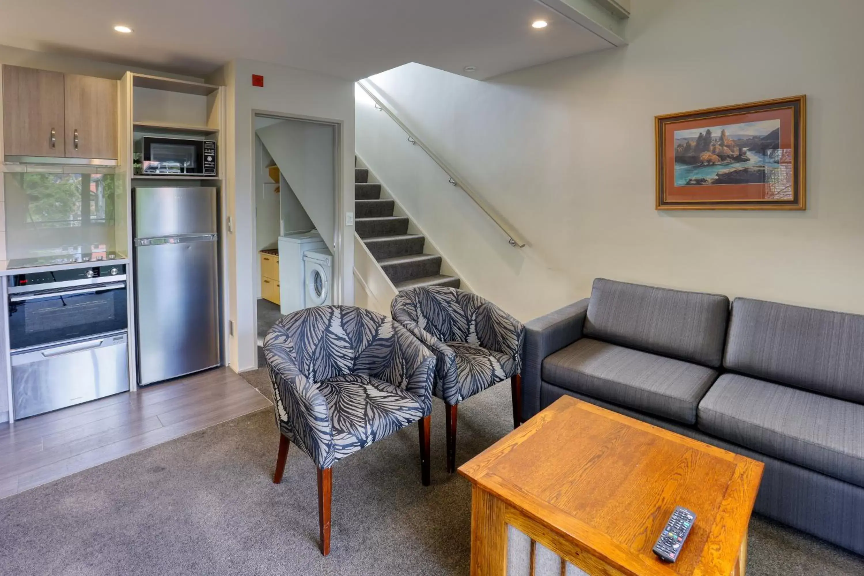 Living room, Seating Area in Garden Court Suites & Apartments