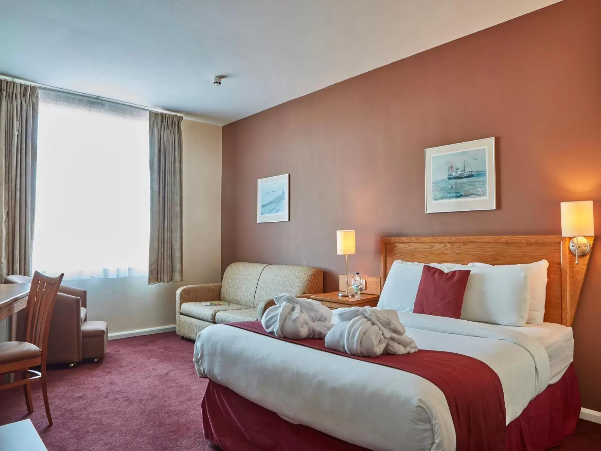 Photo of the whole room, Bed in Future Inn Cardiff Bay