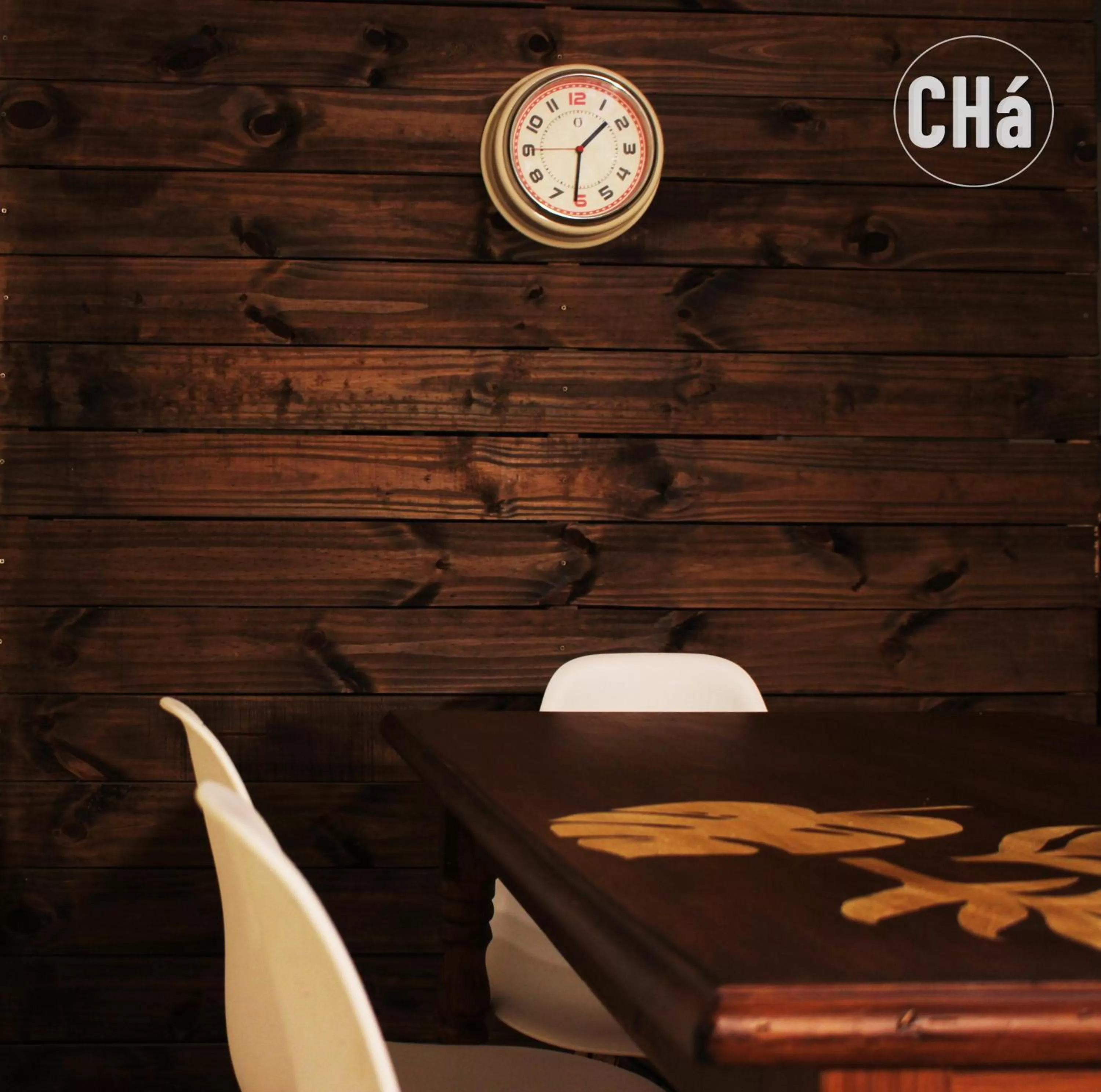 Communal lounge/ TV room in Hostel Cha