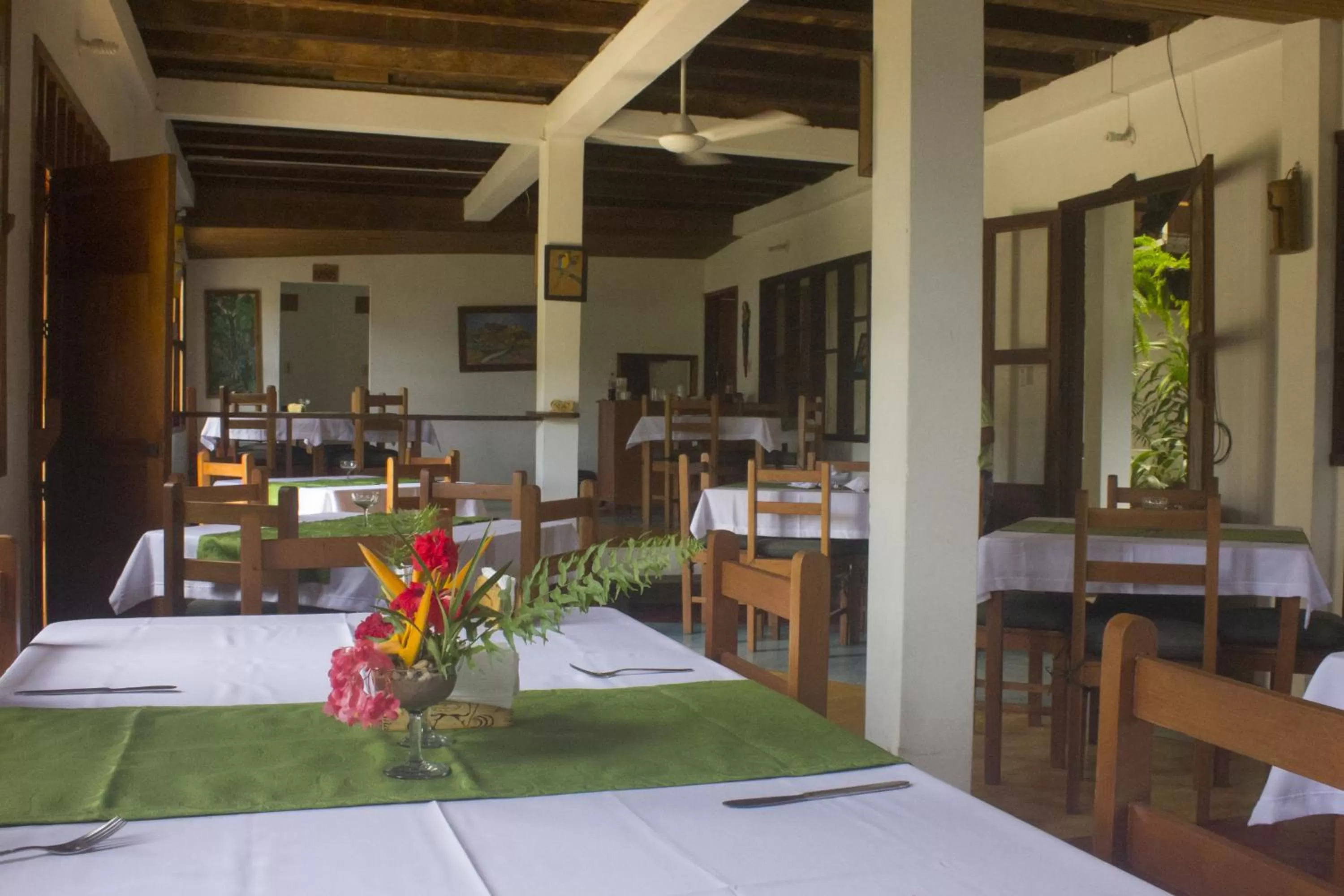 Restaurant/places to eat in Waira Selva Hotel