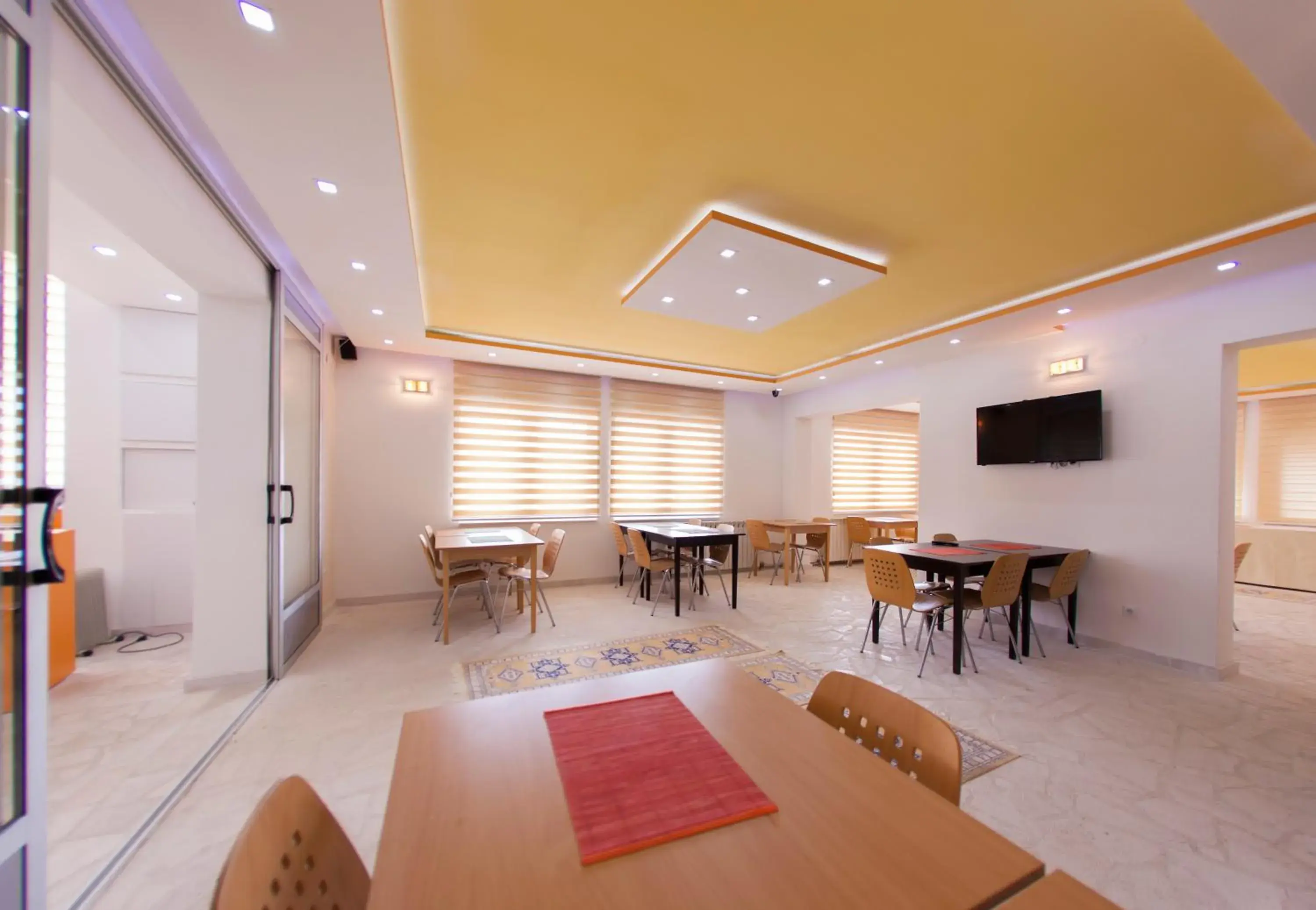 Restaurant/places to eat in Hotel Hayat Hills Restaurant/places to eat in Hotel Hayat Hills