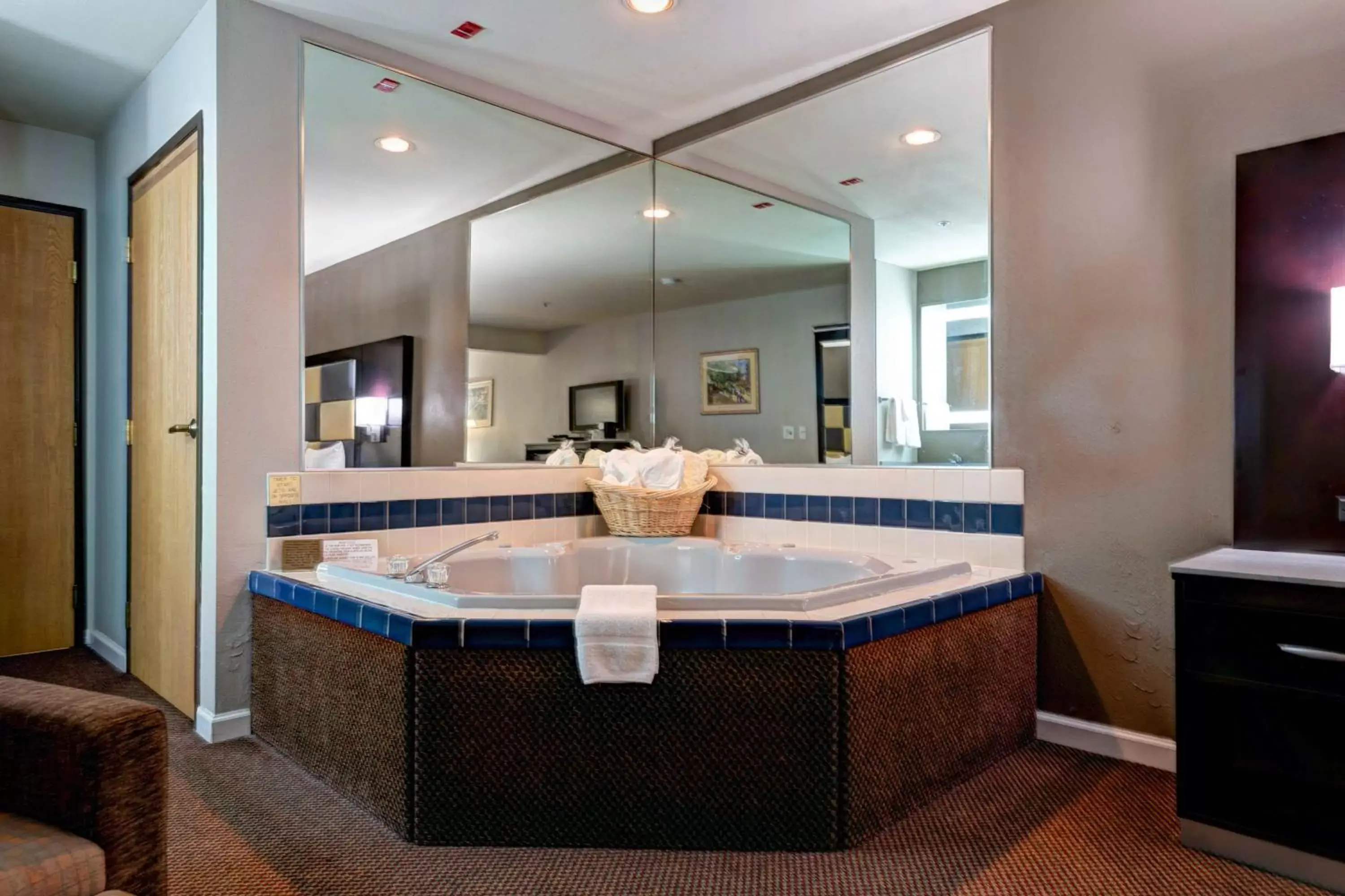 Bath in SureStay Plus Hotel by Best Western Redding