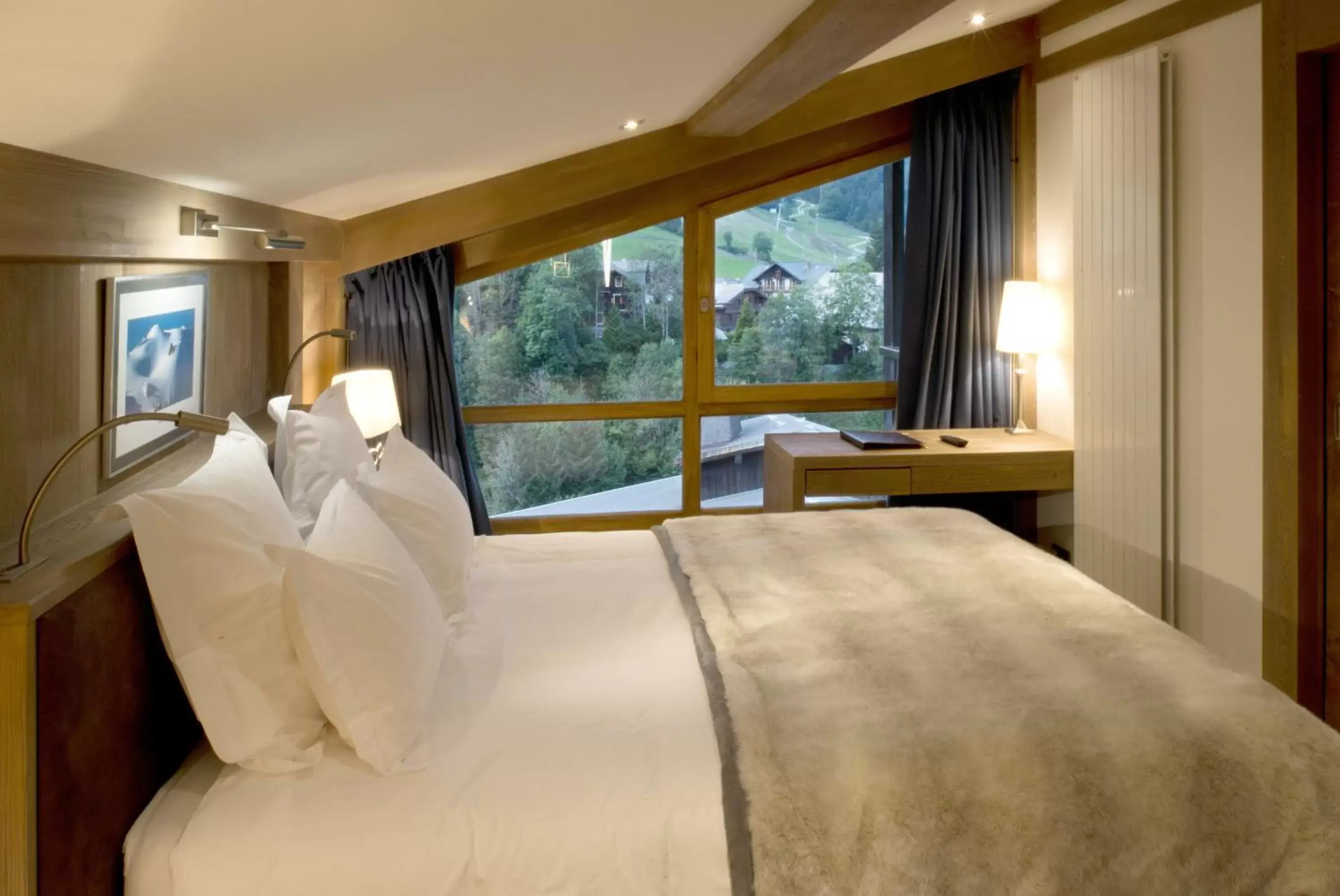 Day, Bed in Hotel le Petit Dru