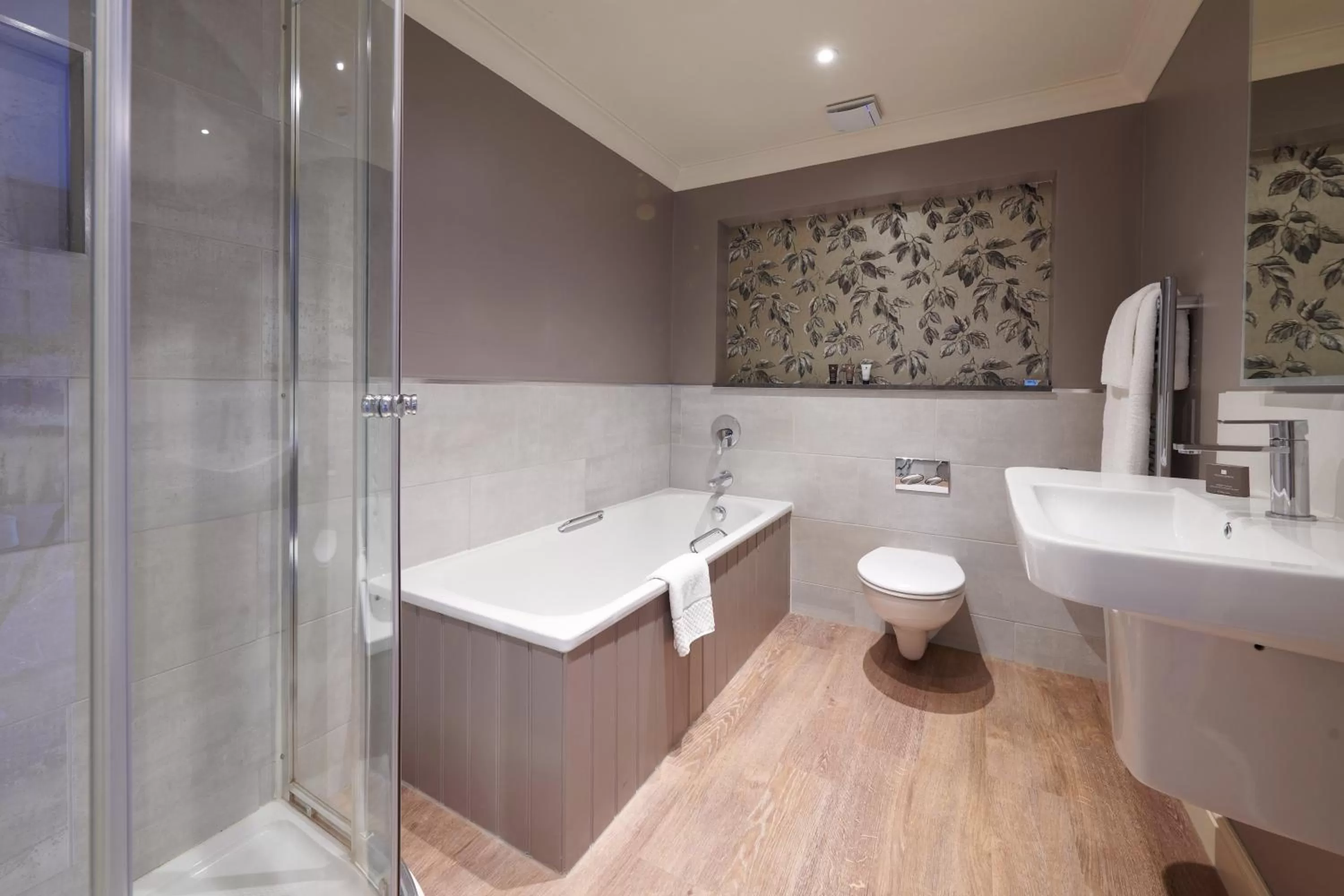 Shower in Park Farm Hotel