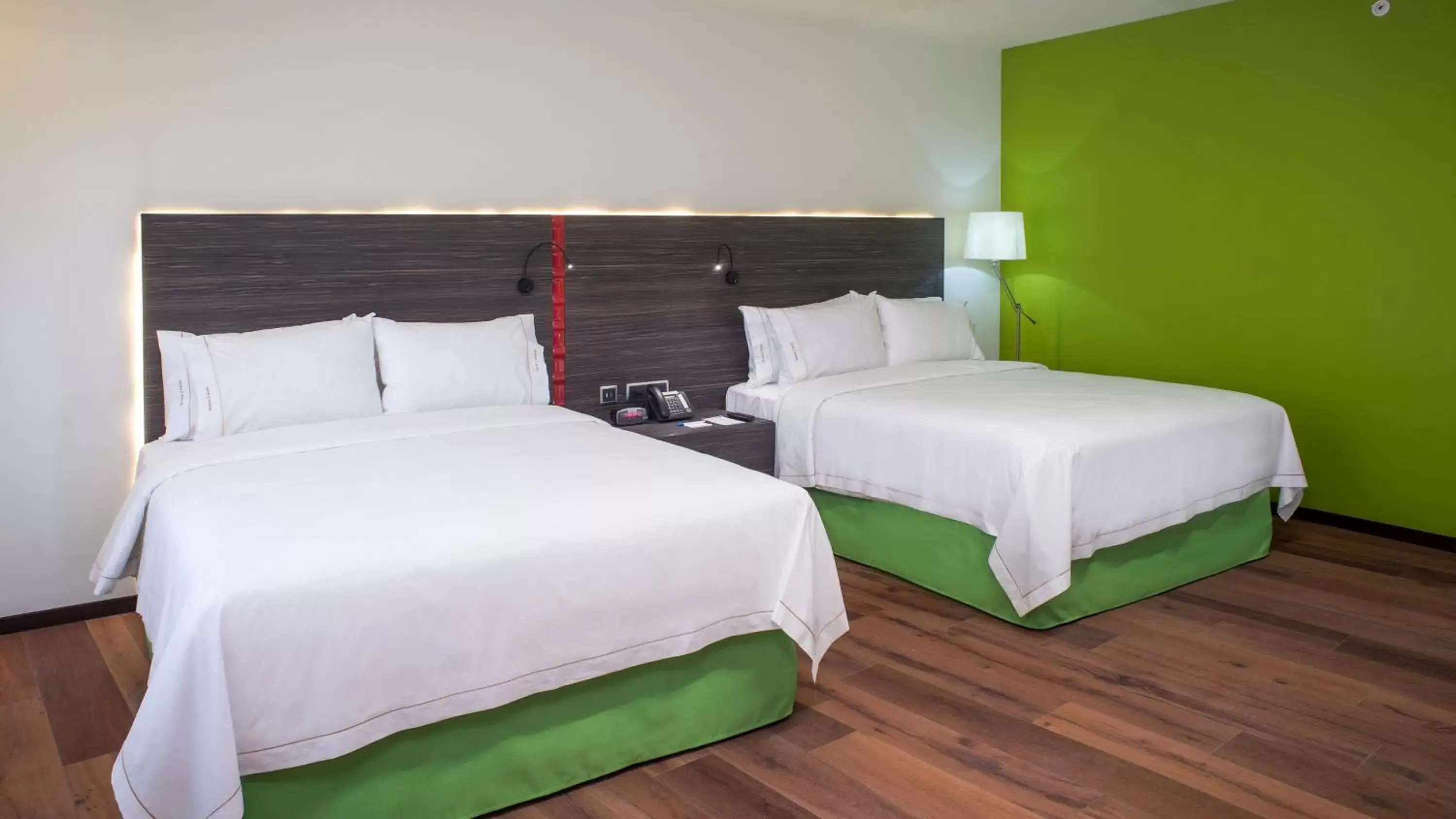 Guests, Bed in Holiday Inn Express Mexico Aeropuerto, an IHG Hotel