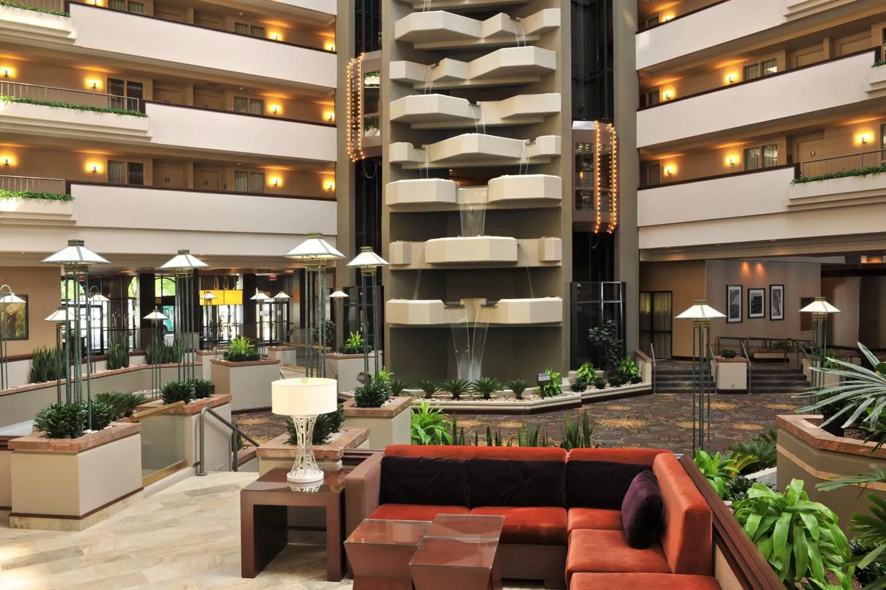 Lobby or reception, Restaurant/Places to Eat in Embassy Suites Des Moines Downtown
