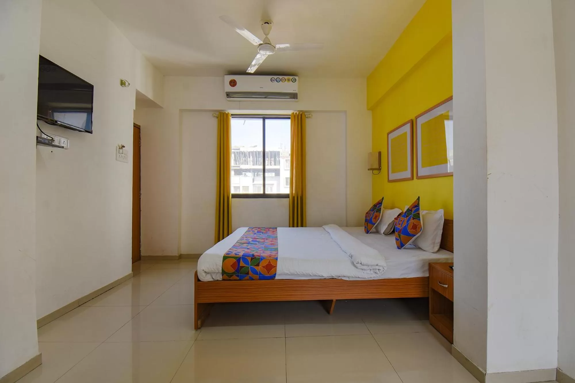 TV and multimedia, Bed in FabHotel Aakiyo