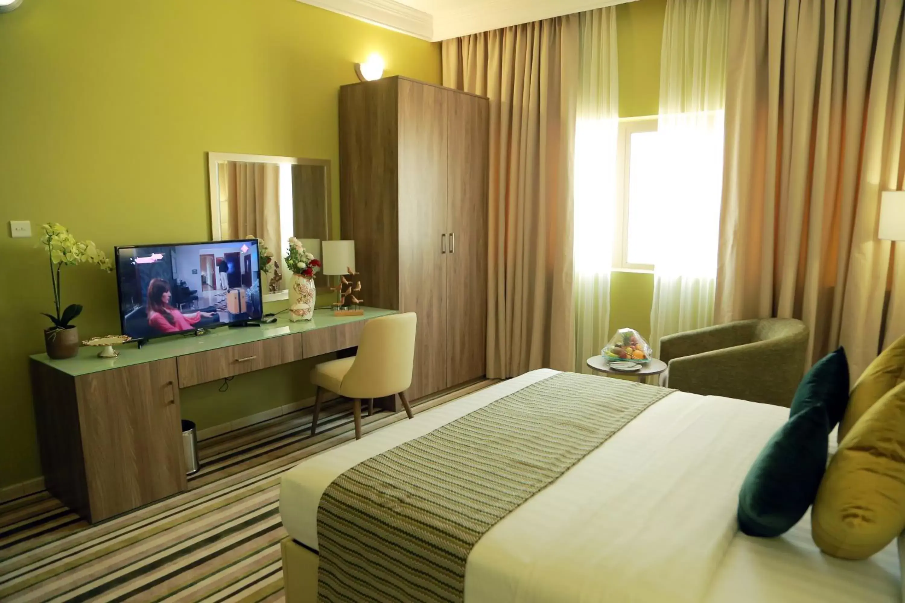 TV and multimedia, Bed in Royal View Hotel