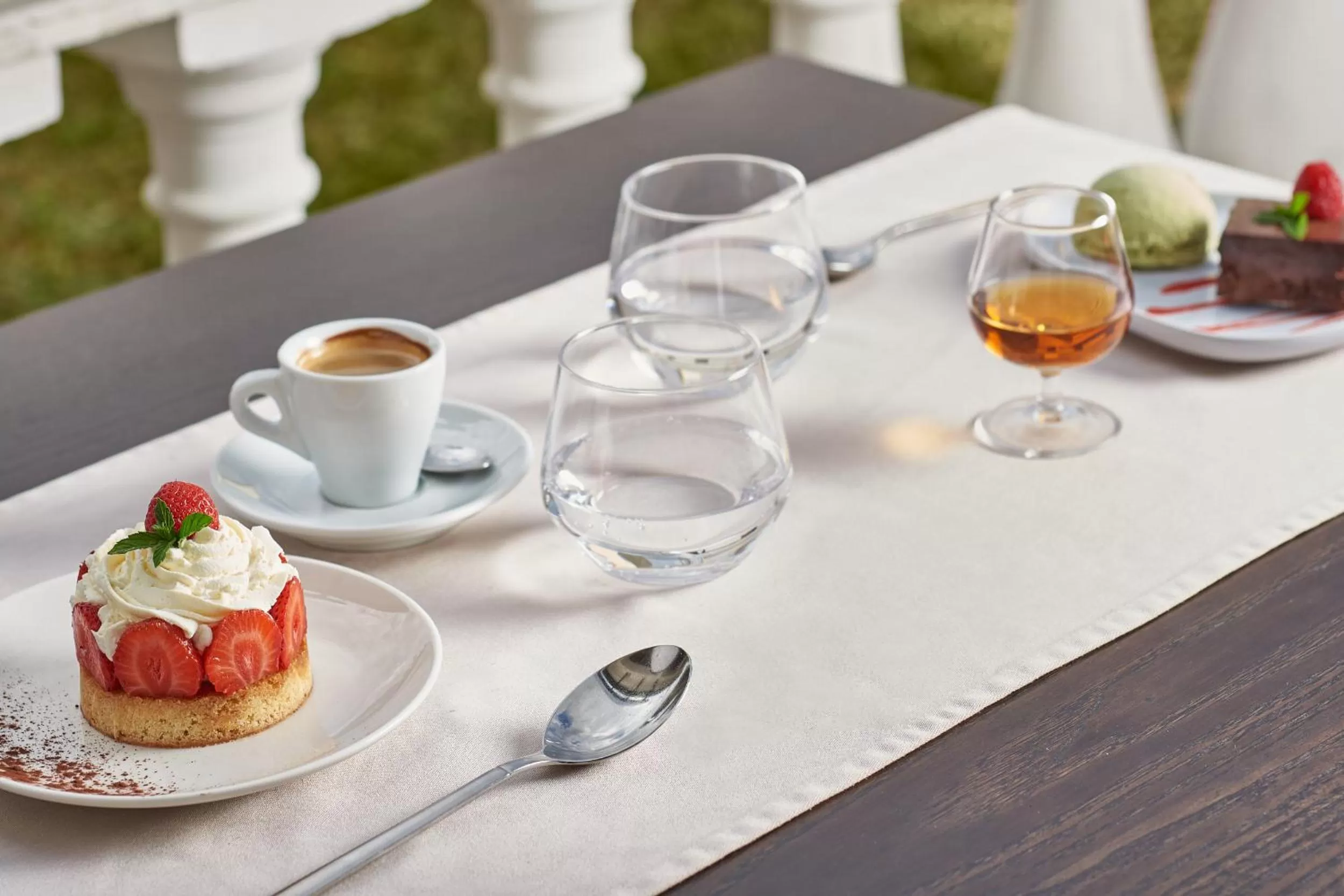 Restaurant/places to eat in Kyriad Sens