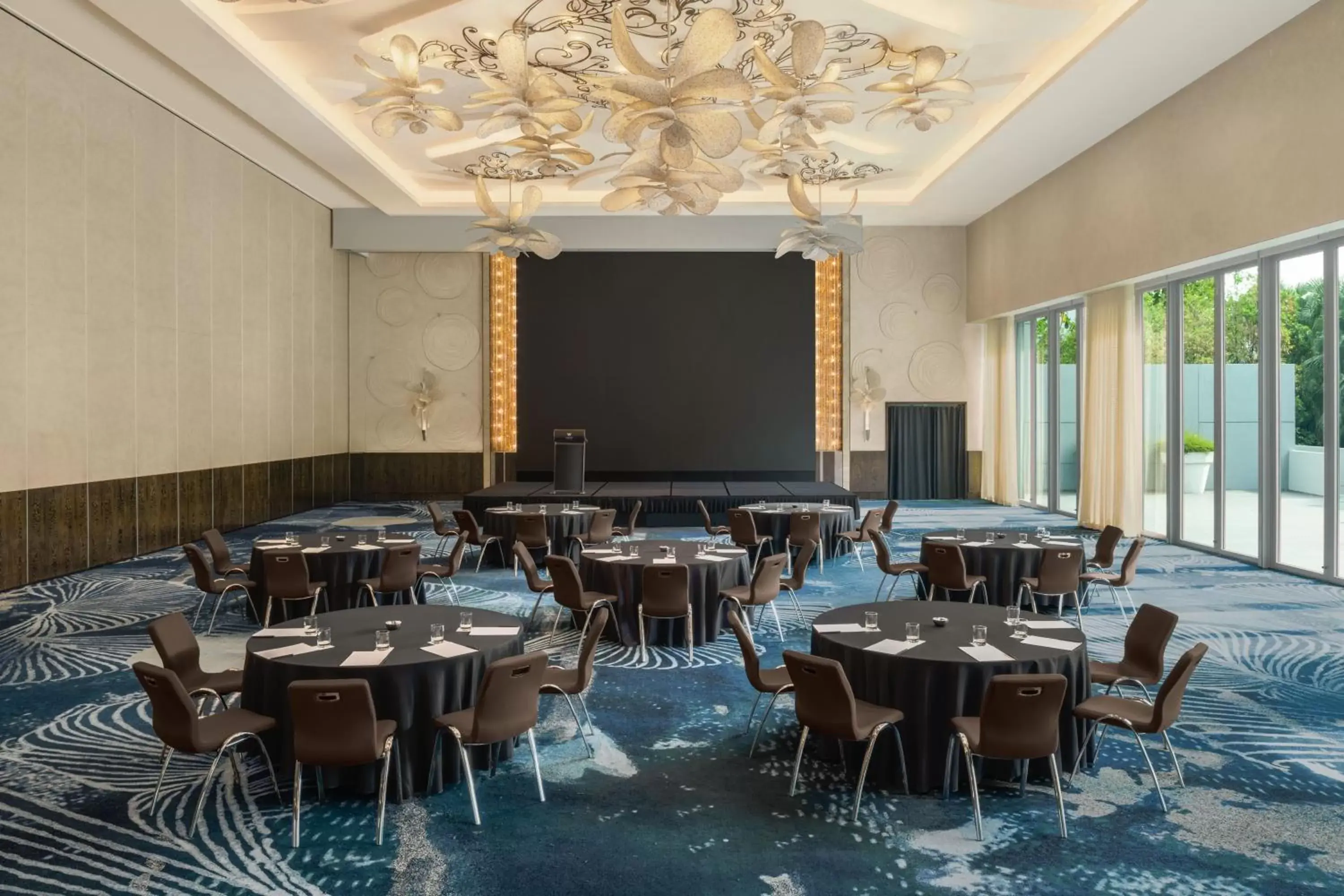Meeting/conference room, Restaurant/Places to Eat in W Singapore - Sentosa Cove