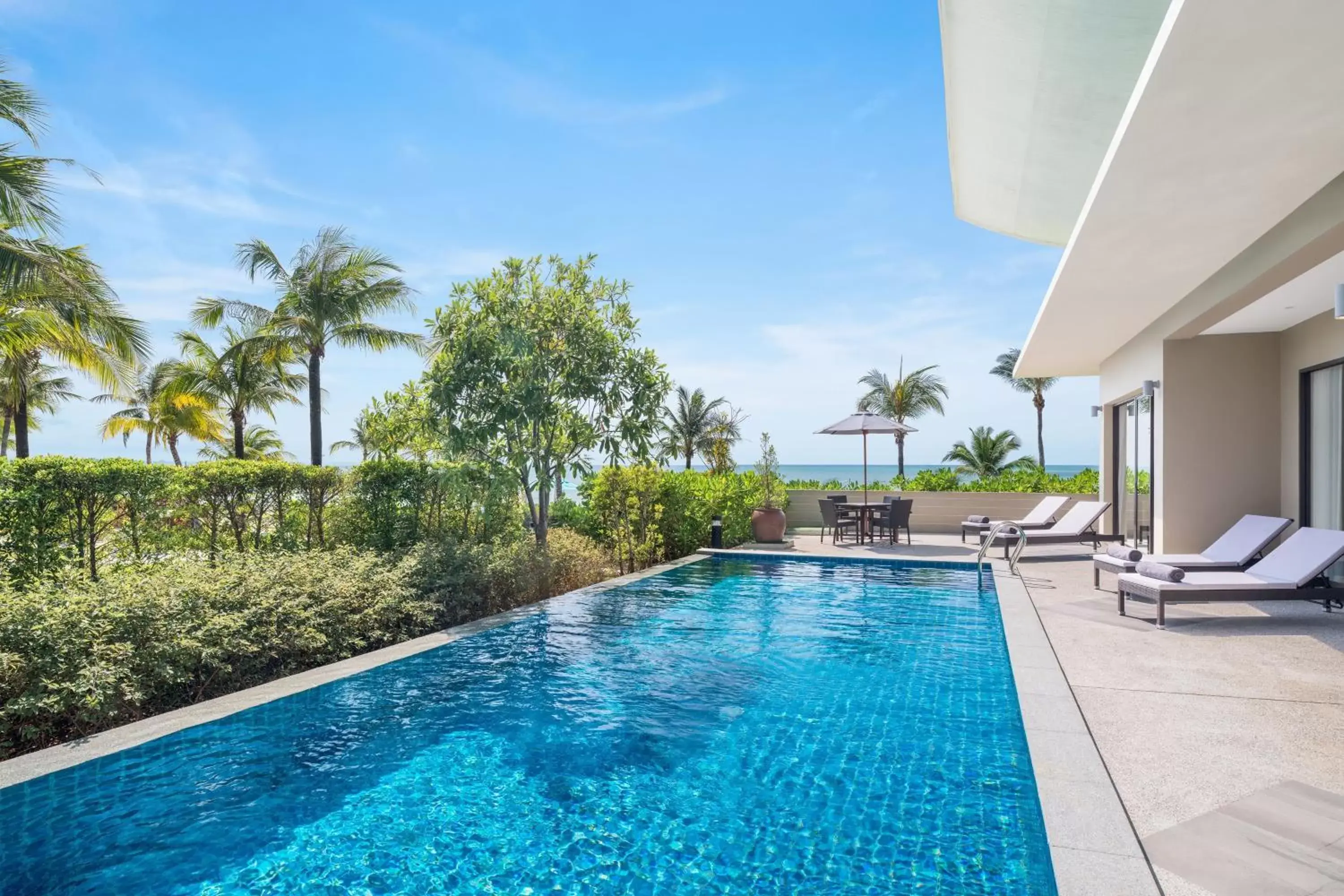 Swimming Pool in Le Meridien Khao Lak Resort & Spa