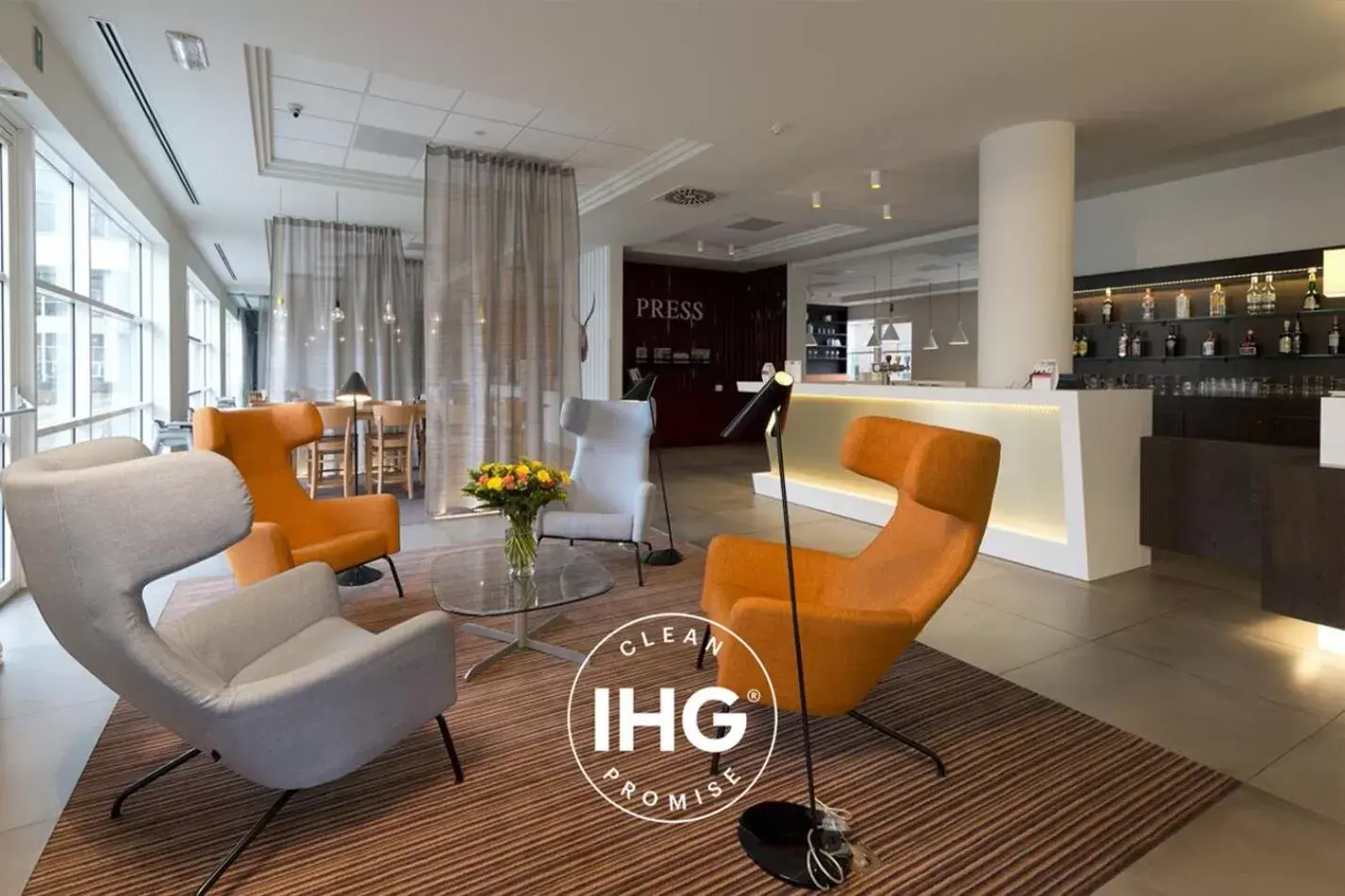 Lobby or reception, Lounge/Bar in Holiday Inn Express Antwerpen City North, an IHG Hotel