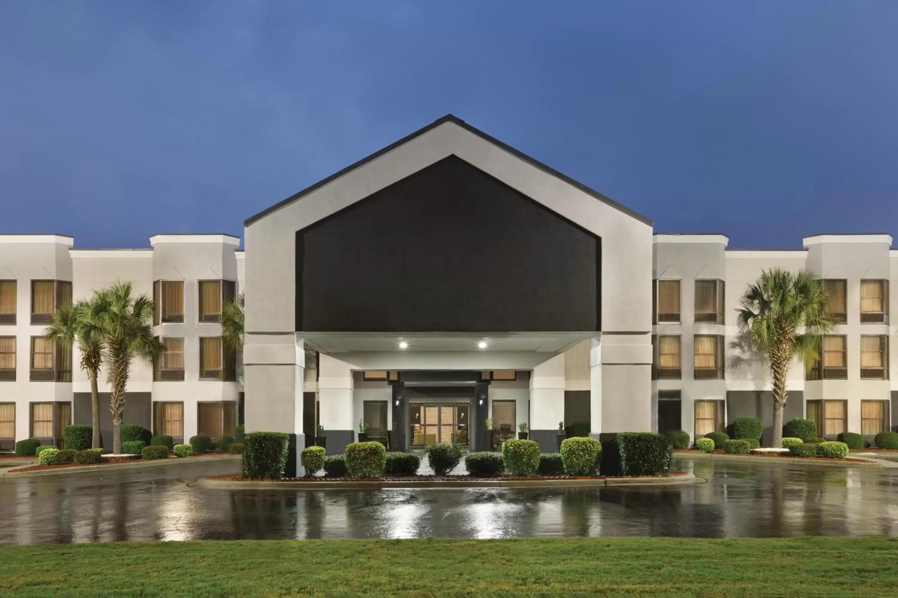 Facade/entrance, Property Building in Country Inn & Suites by Radisson, Florence, SC