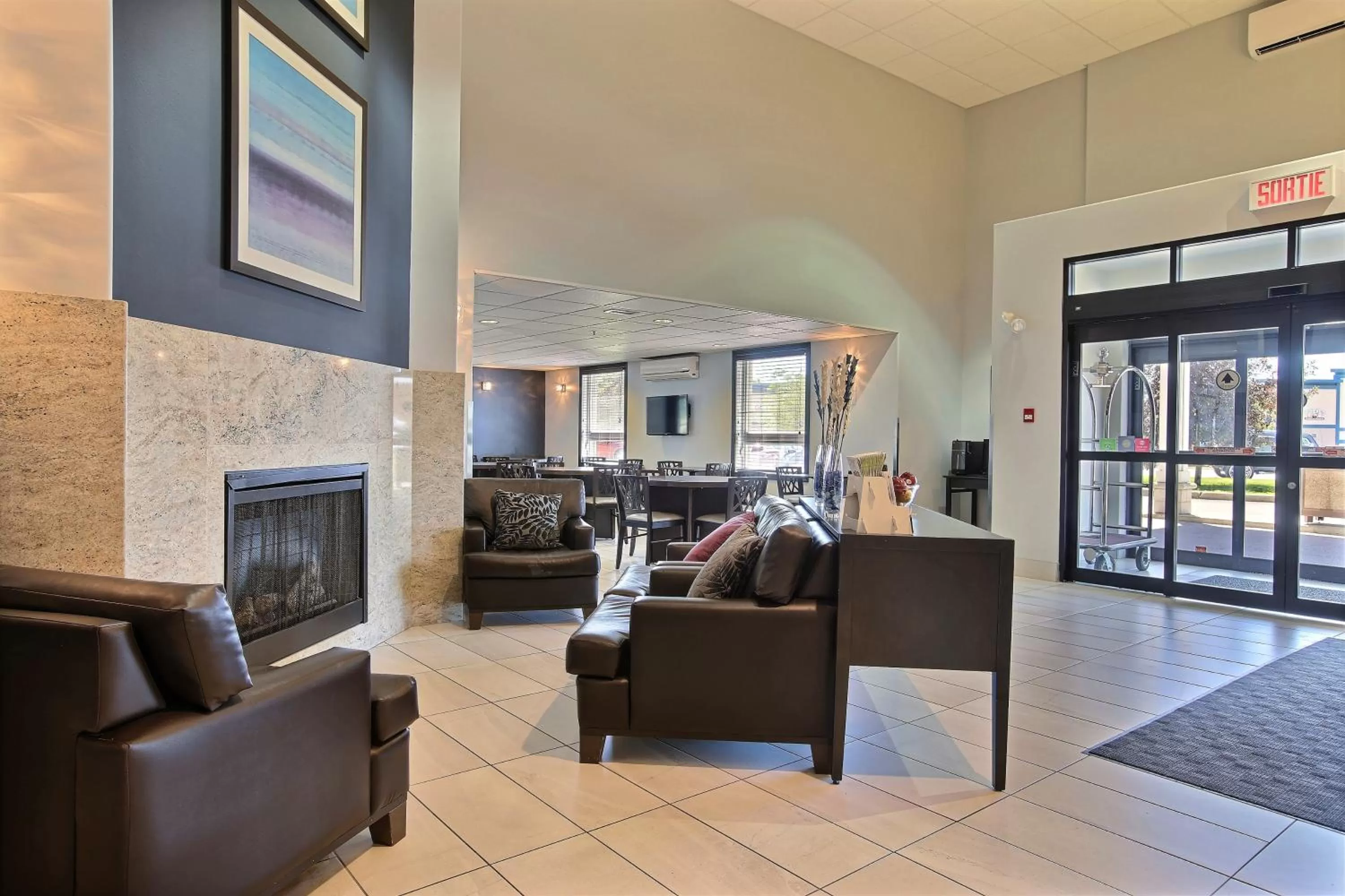 Lobby or reception in Super 8 by Wyndham Lachenaie/Terrebonne