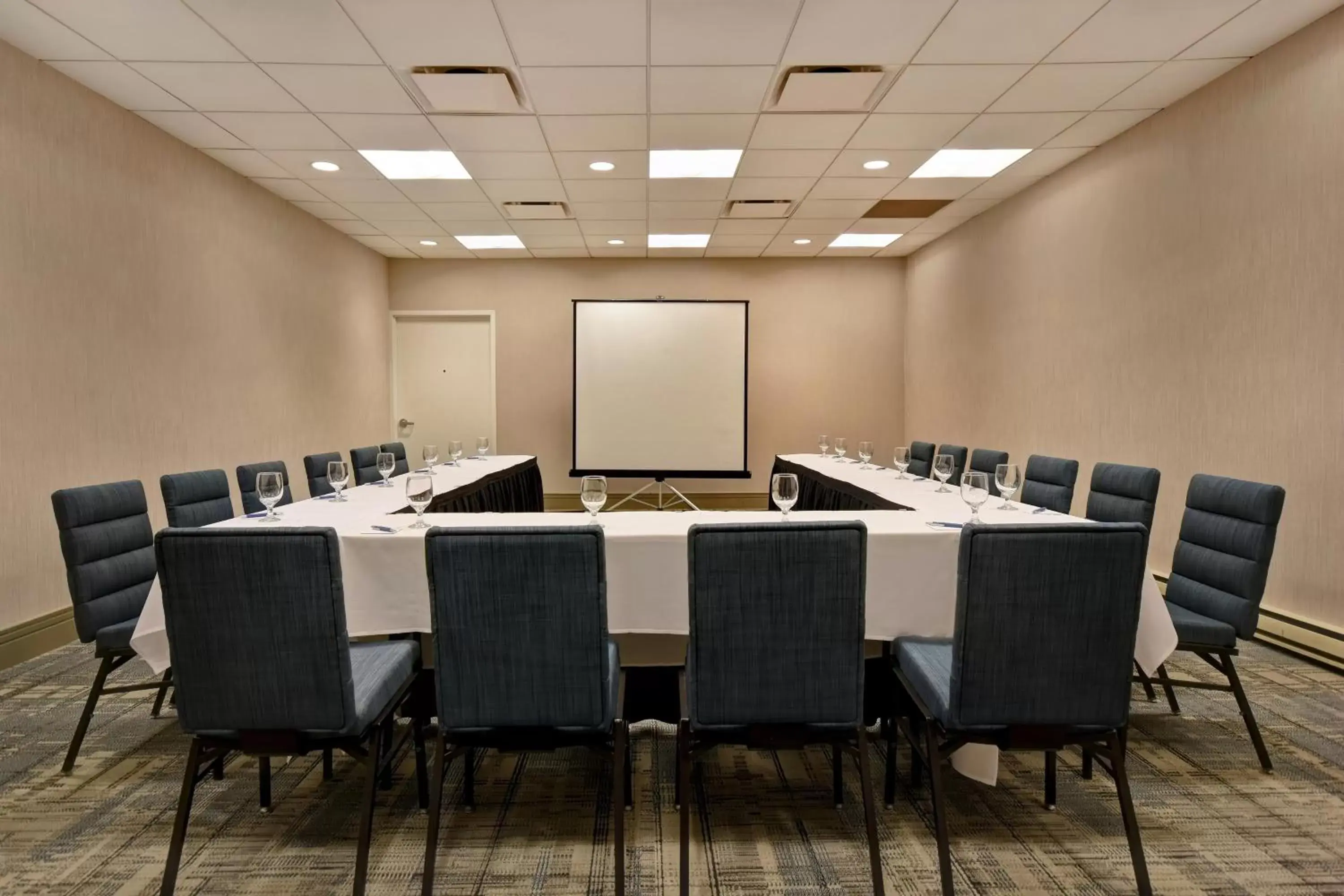 Meeting/conference room in Four Points by Sheraton Boston Newton