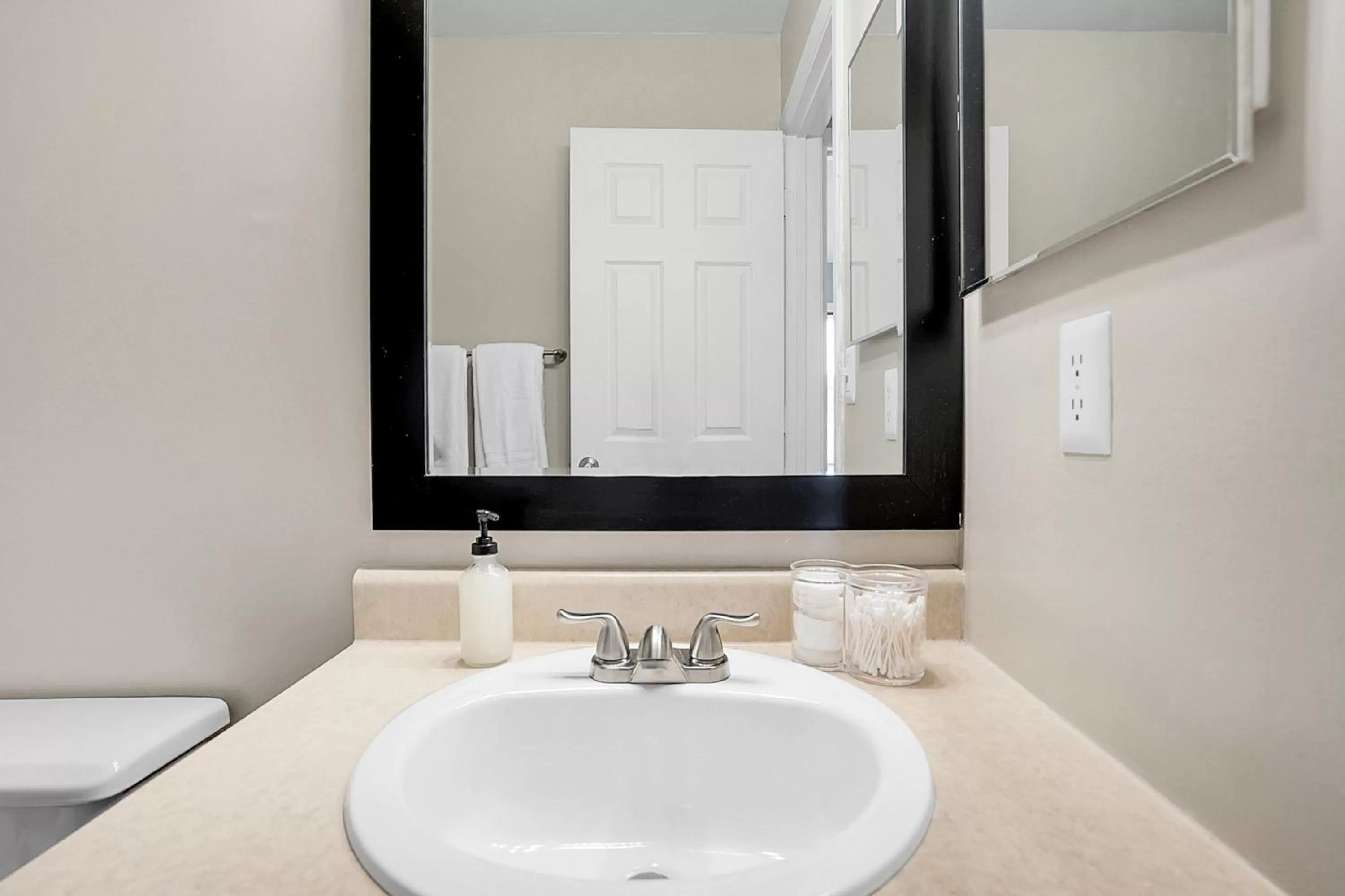 Bathroom in Kasa Downtown Louisville