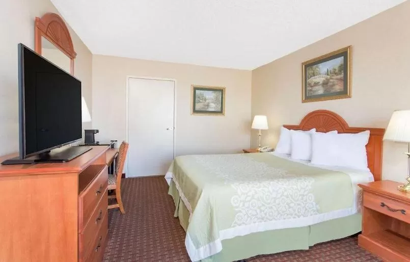 Bed in Super Stay Inn Princeton