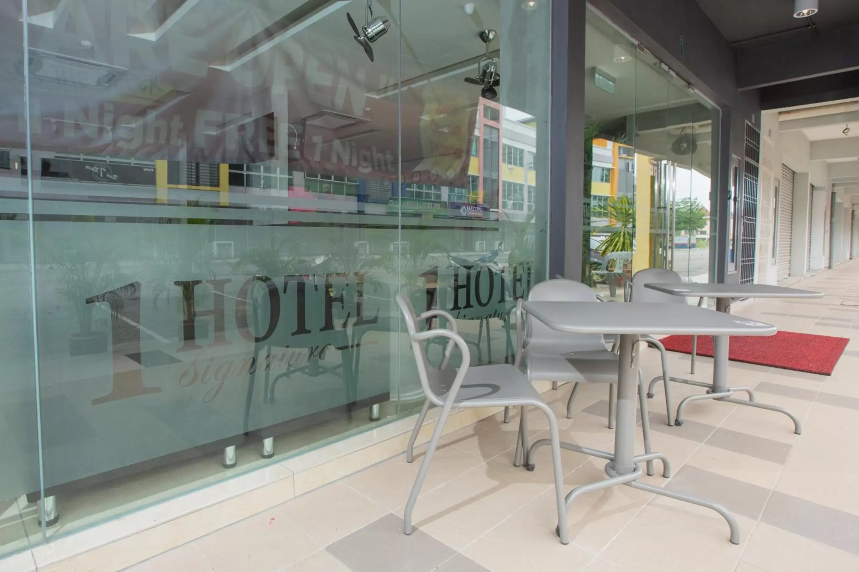 Seating area in 1 Hotel Signature