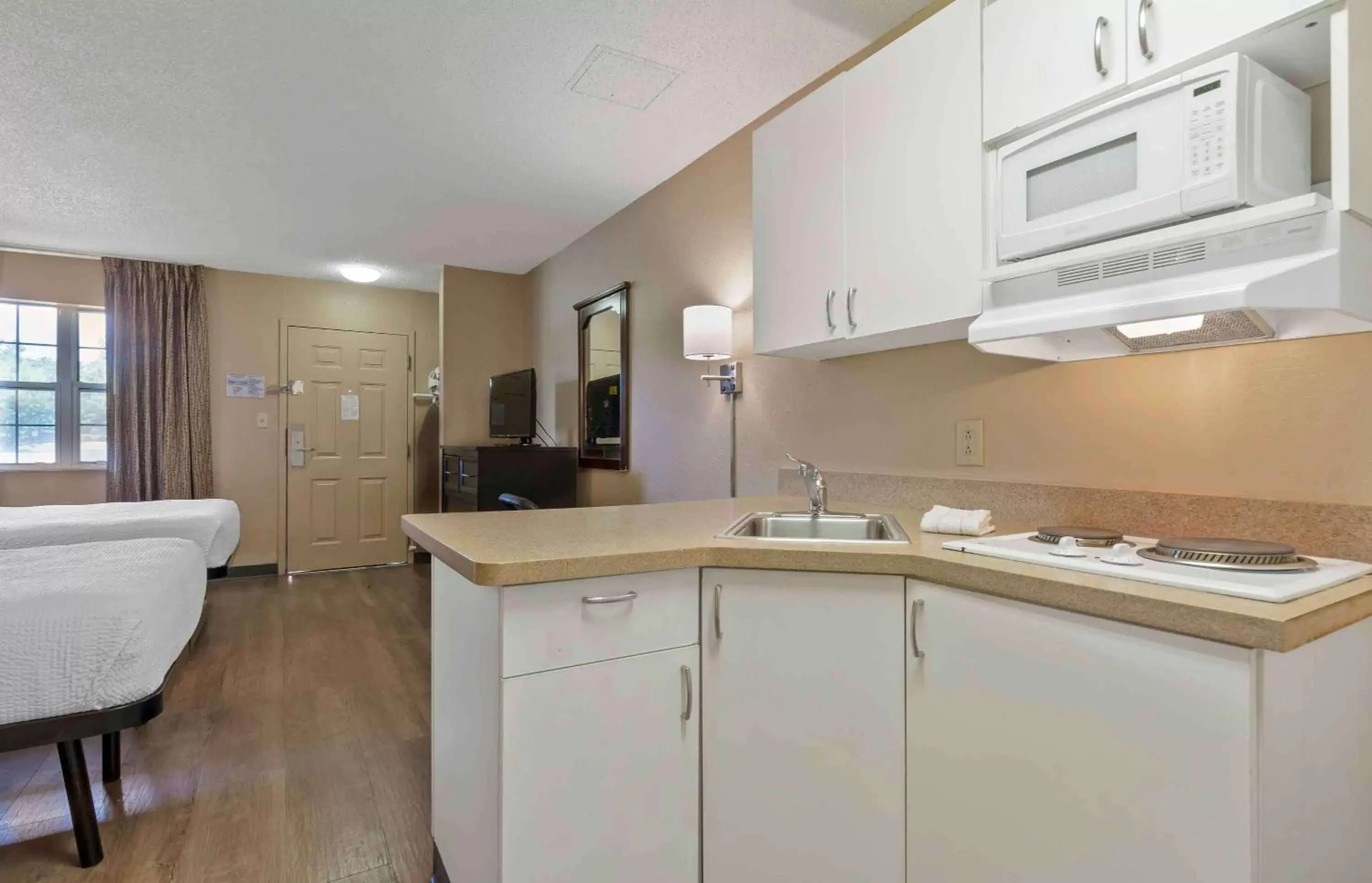 Bedroom, Kitchen/Kitchenette in Extended Stay America Suites - Columbia - Ft Jackson