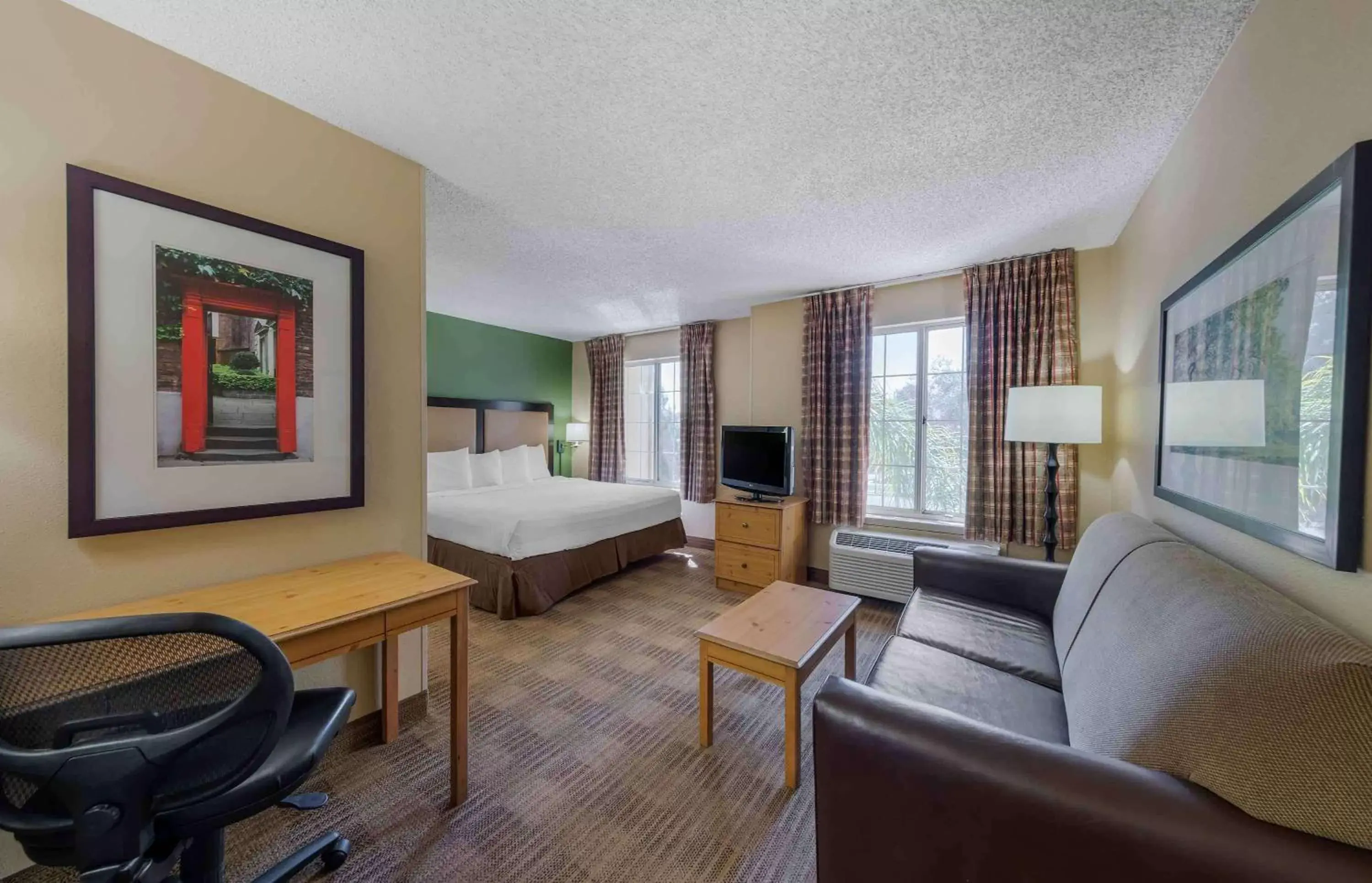 Bedroom, Seating Area in Extended Stay America Suites - Los Angeles - Glendale