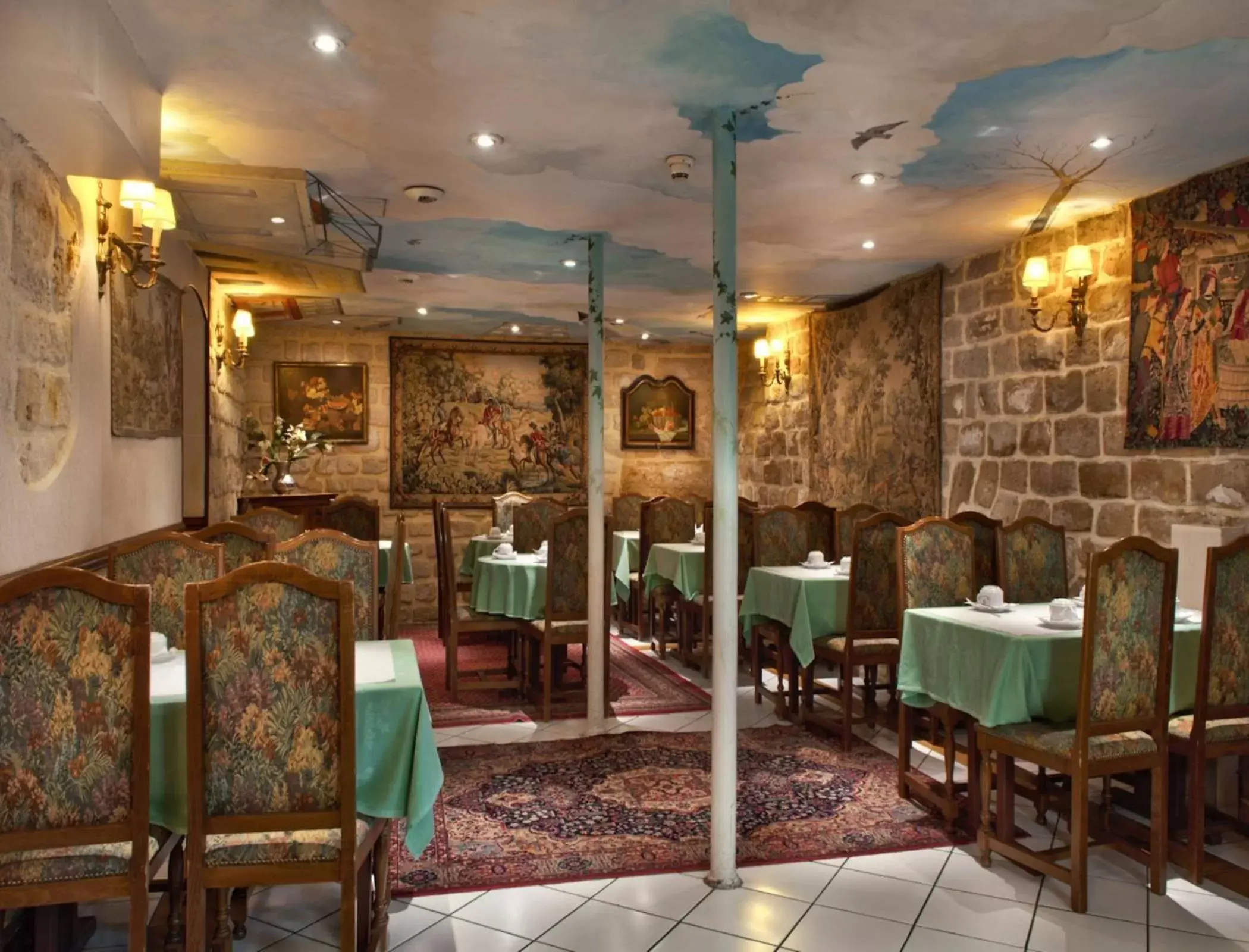 Restaurant/Places to Eat in Hotel Minerve