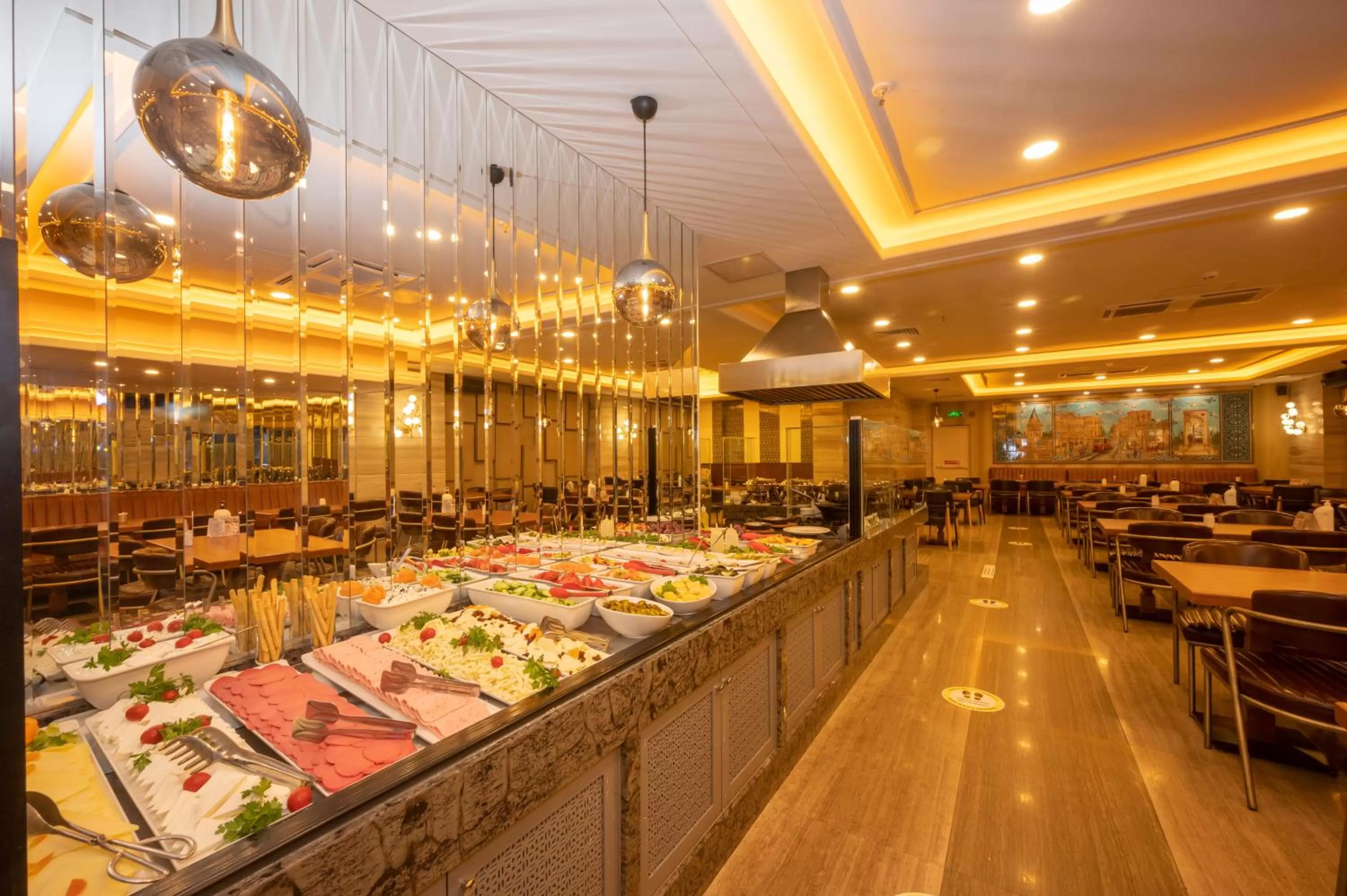 Restaurant/places to eat in Ramada By Wyndham Istanbul Pera Taksim