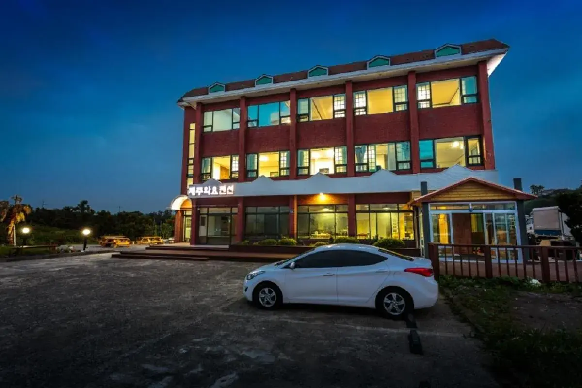 Facade/entrance in Jeju Wayo Pension Facade/entrance in Jeju Wayo Pension