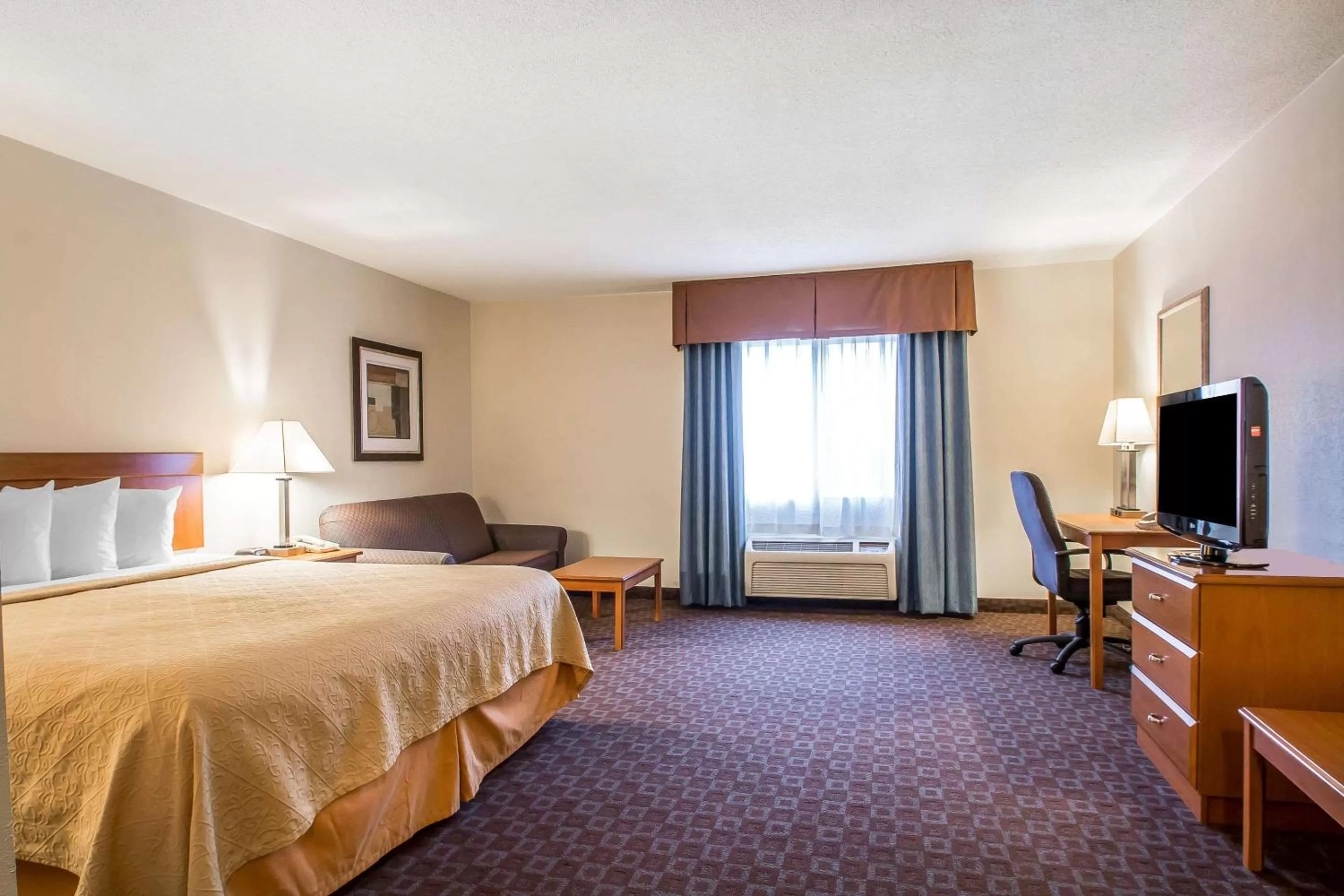 Photo of the whole room, Bed in Quality Inn Morris I-80