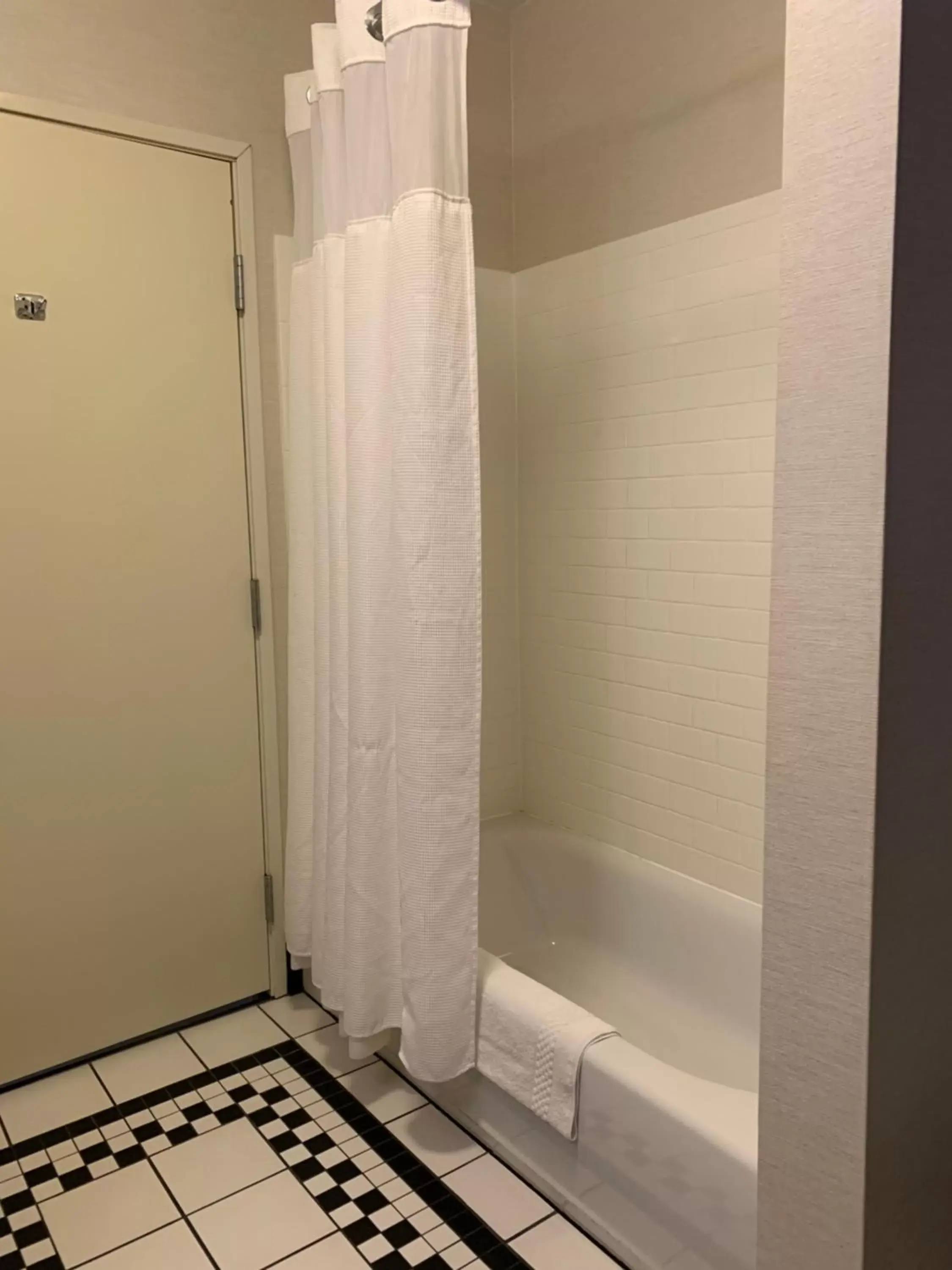 Bathroom in Fairfield Inn & Suites by Marriott Marietta