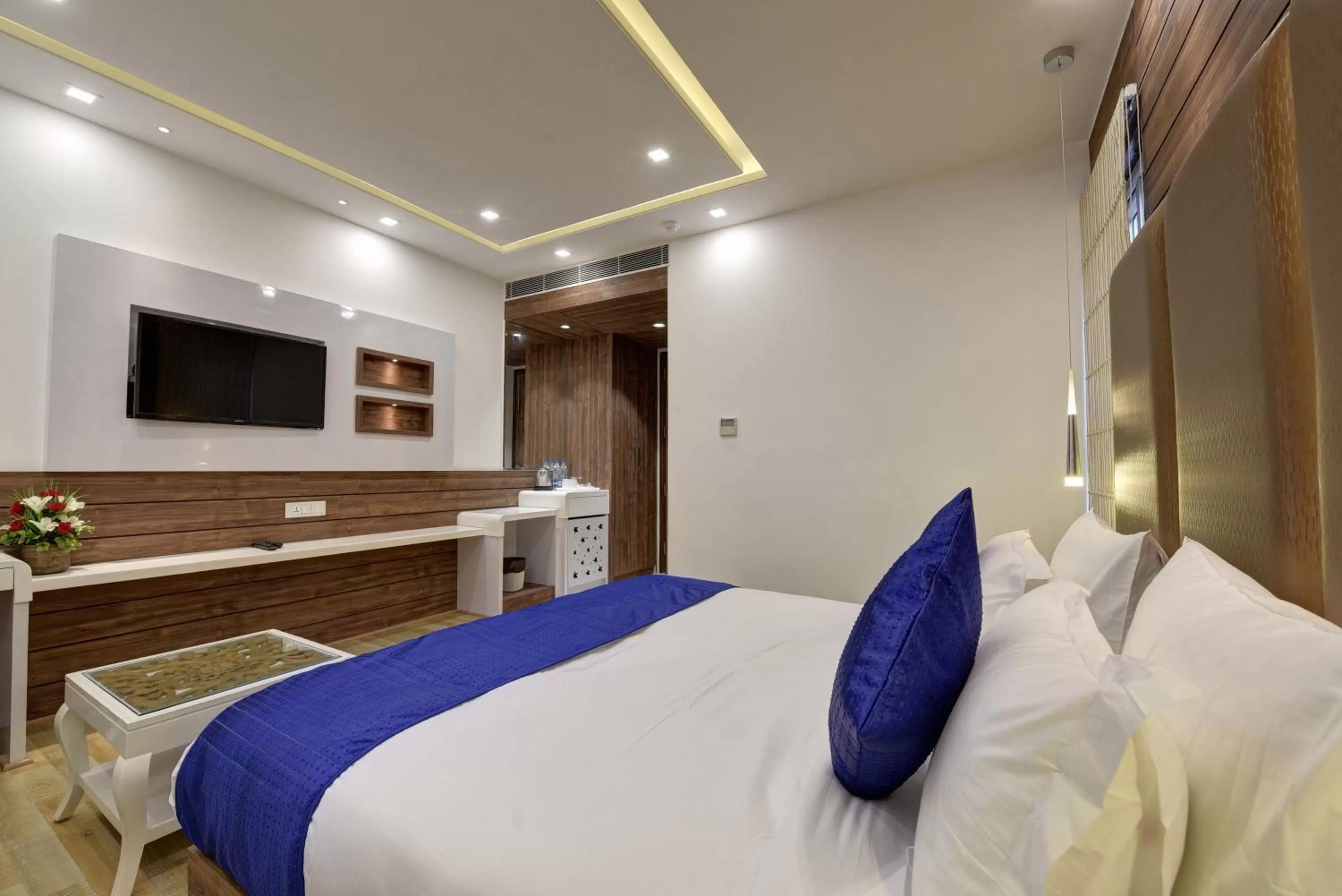 Bedroom, Bed in GOLDEN TREE