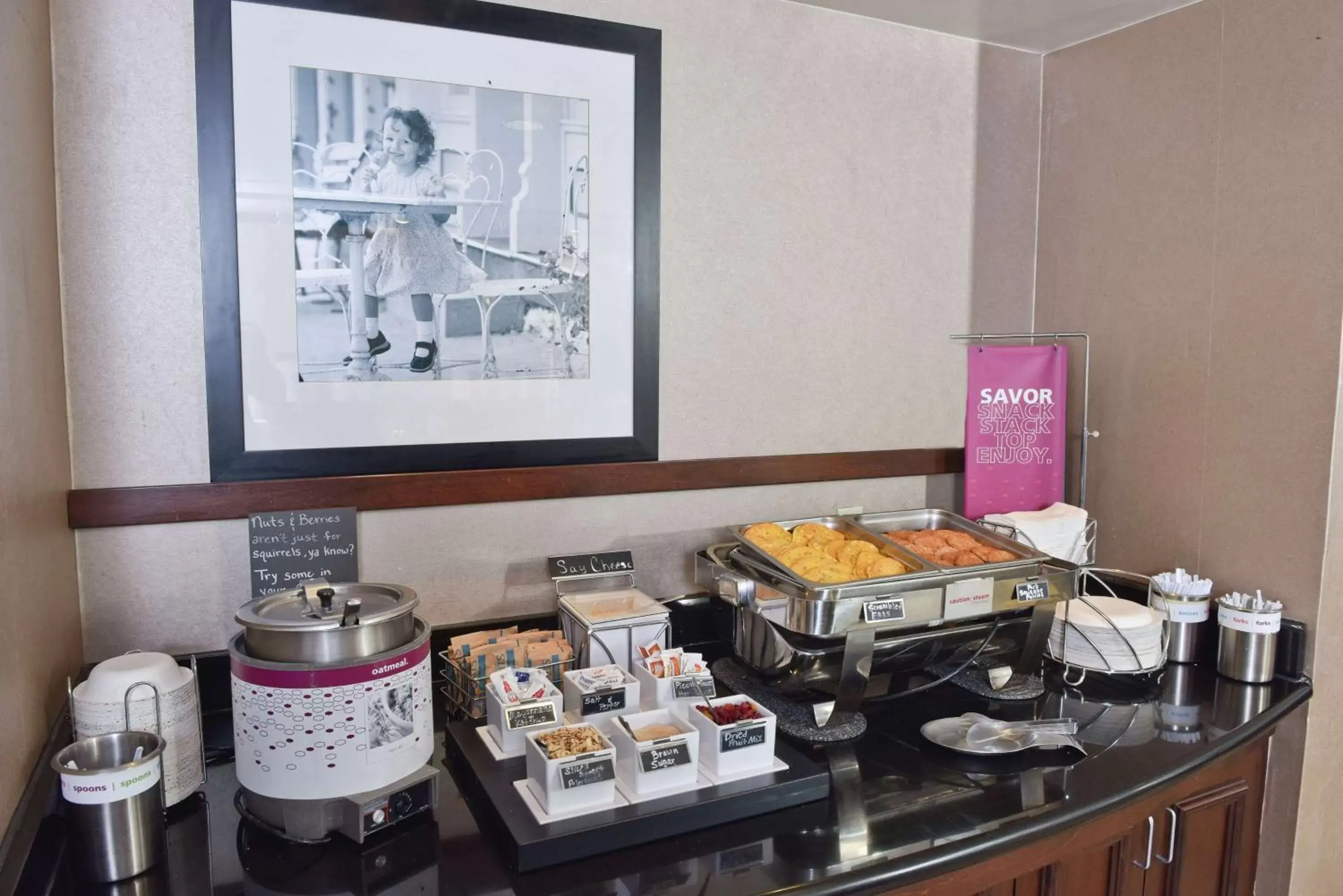 Dining area in Hampton Inn & Suites Alexandria