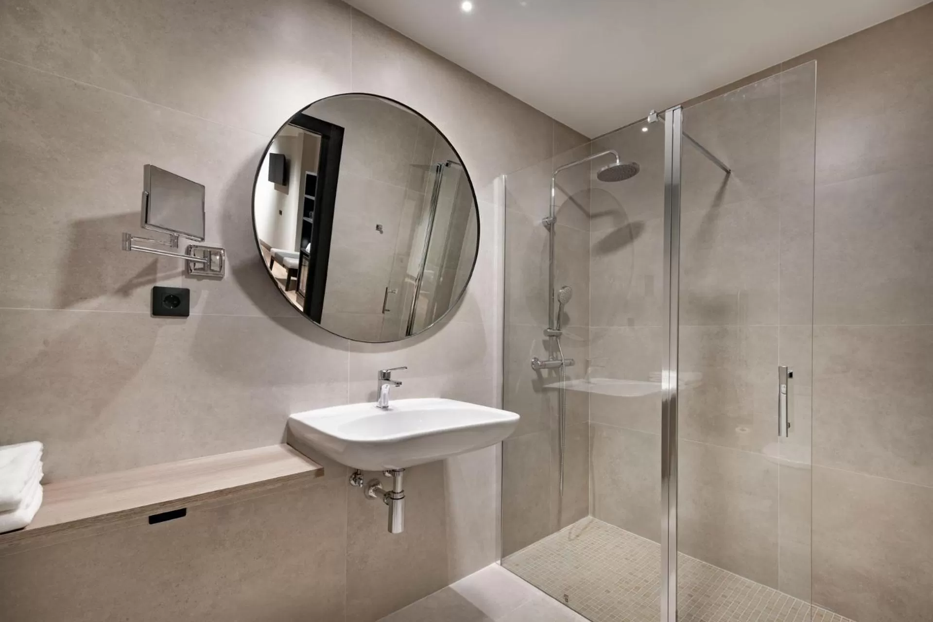 Shower in Hotel Parque Real