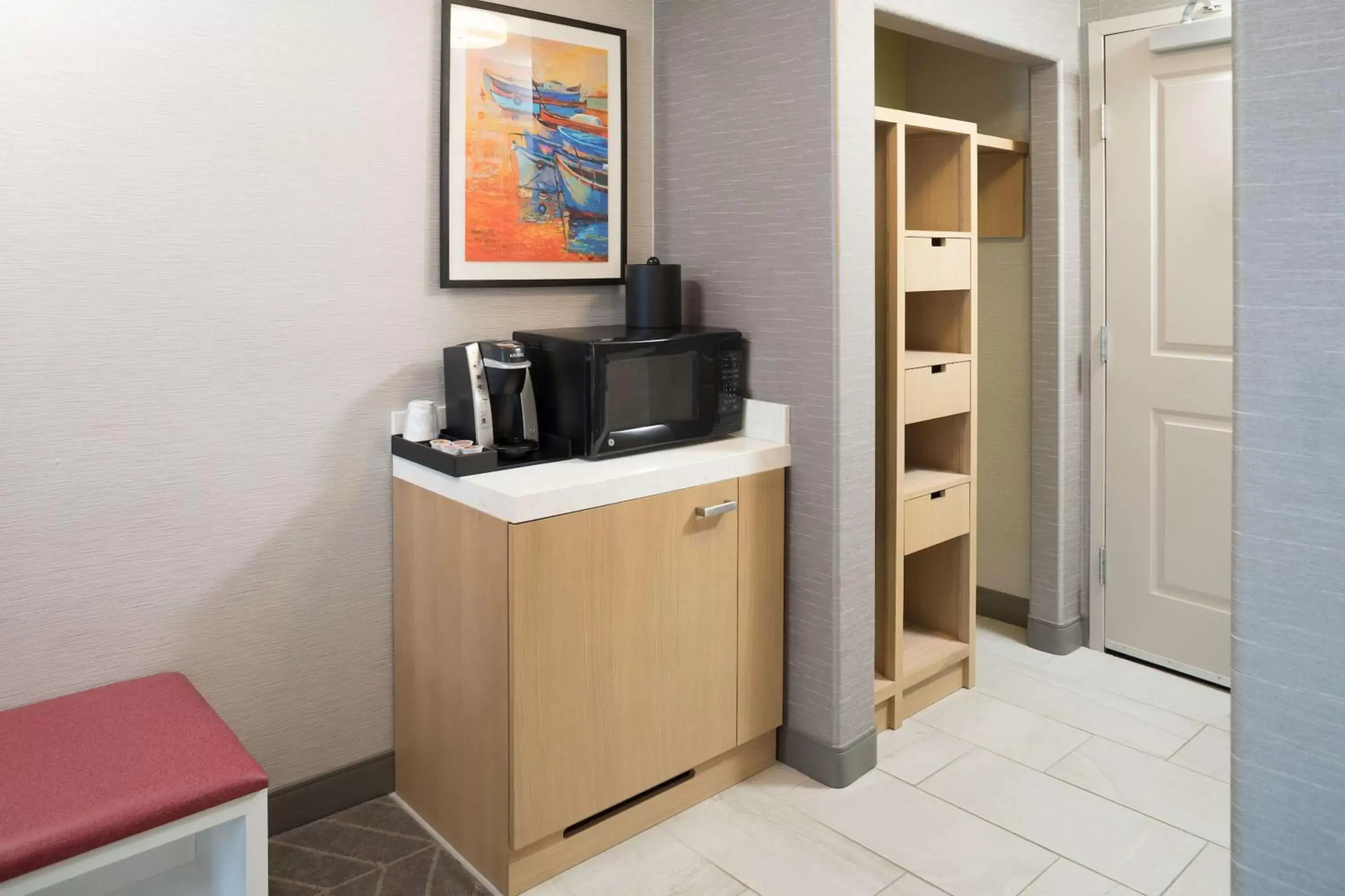 Photo of the whole room, Kitchen/Kitchenette in Hilton Garden Inn Sioux City Riverfront