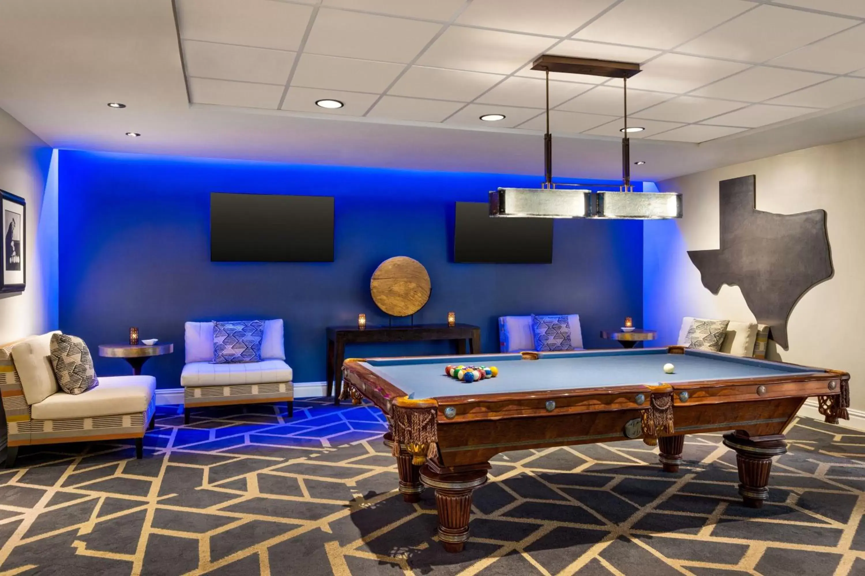 Swimming pool, Billiards in Magnolia Hotel Houston, a Tribute Portfolio Hotel